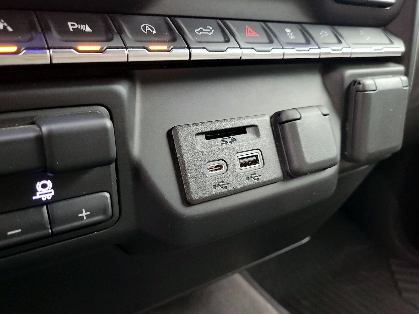 2020 Chevrolet Silverado 1500 LTZ - Photo 19