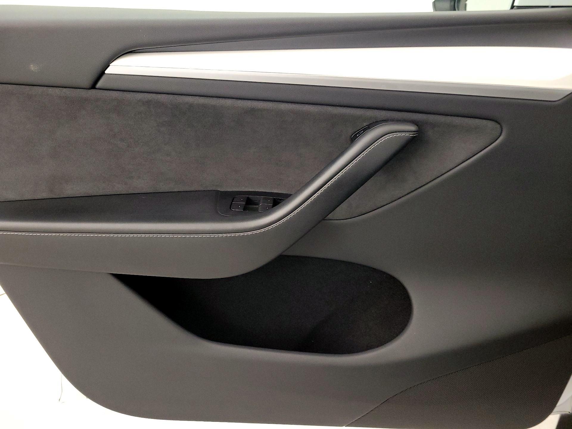Thumbnail: 2023 Tesla Model Y - 12