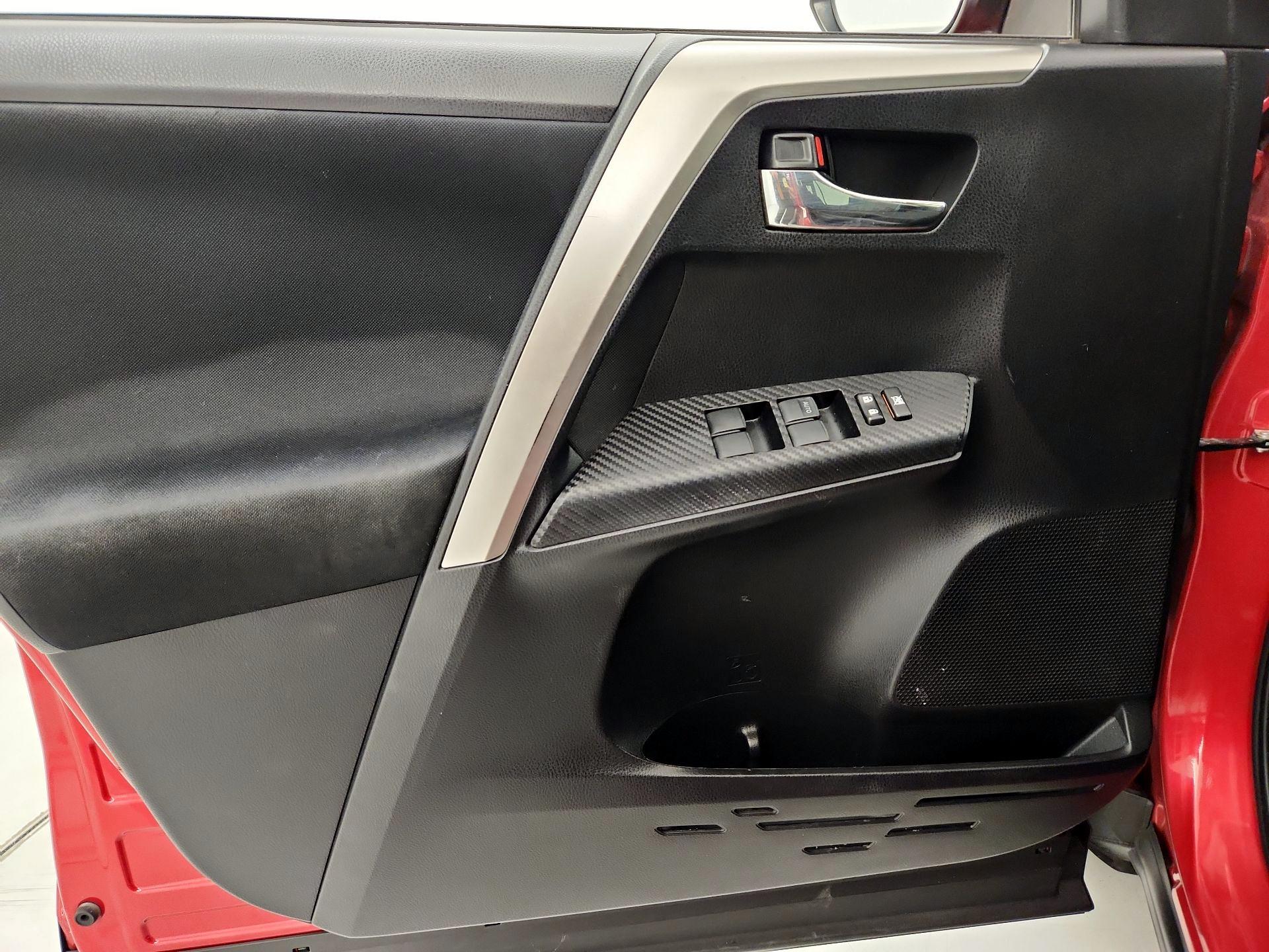 Thumbnail: 2015 Toyota RAV4 - 12