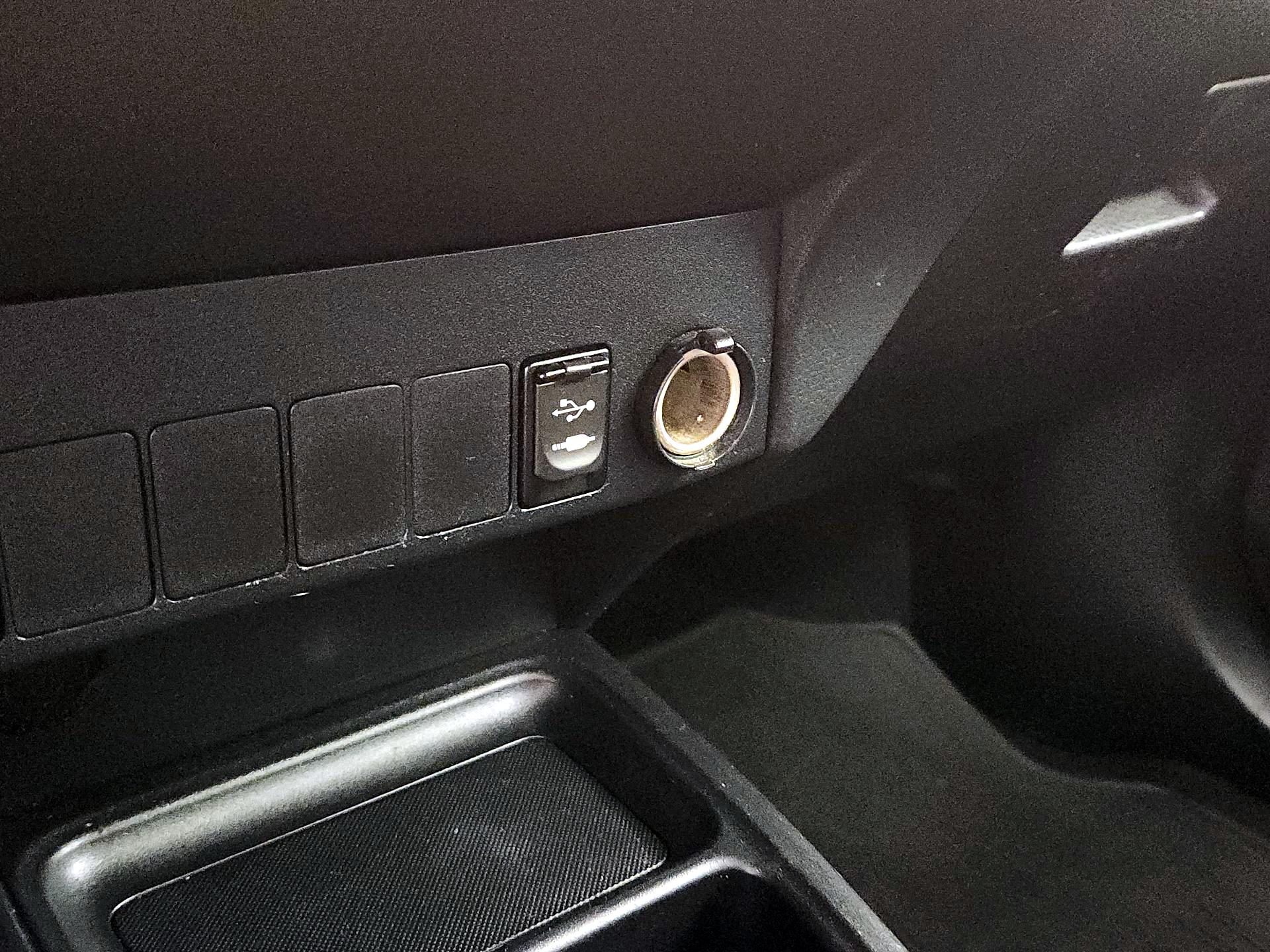 Thumbnail: 2015 Toyota RAV4 - 18