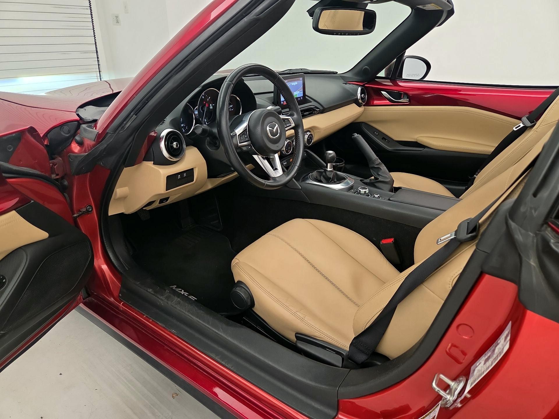 Thumbnail: 2019 Mazda MX-5 Miata - 11