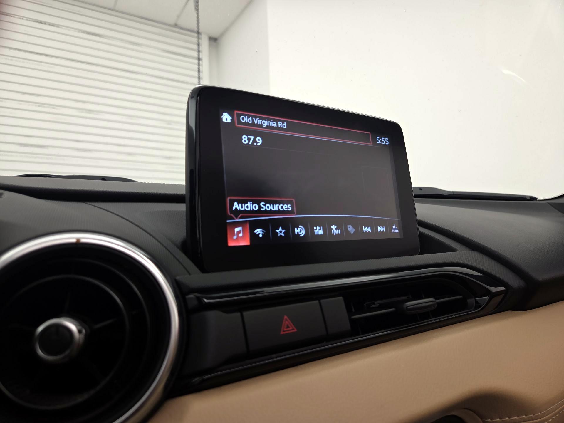 Thumbnail: 2019 Mazda MX-5 Miata - 16