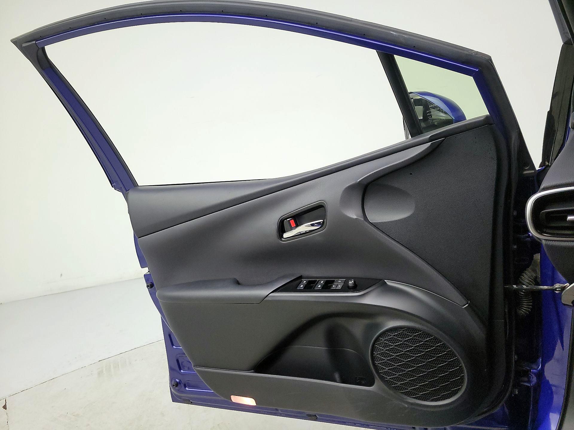 Thumbnail: 2018 Toyota Prius - 12