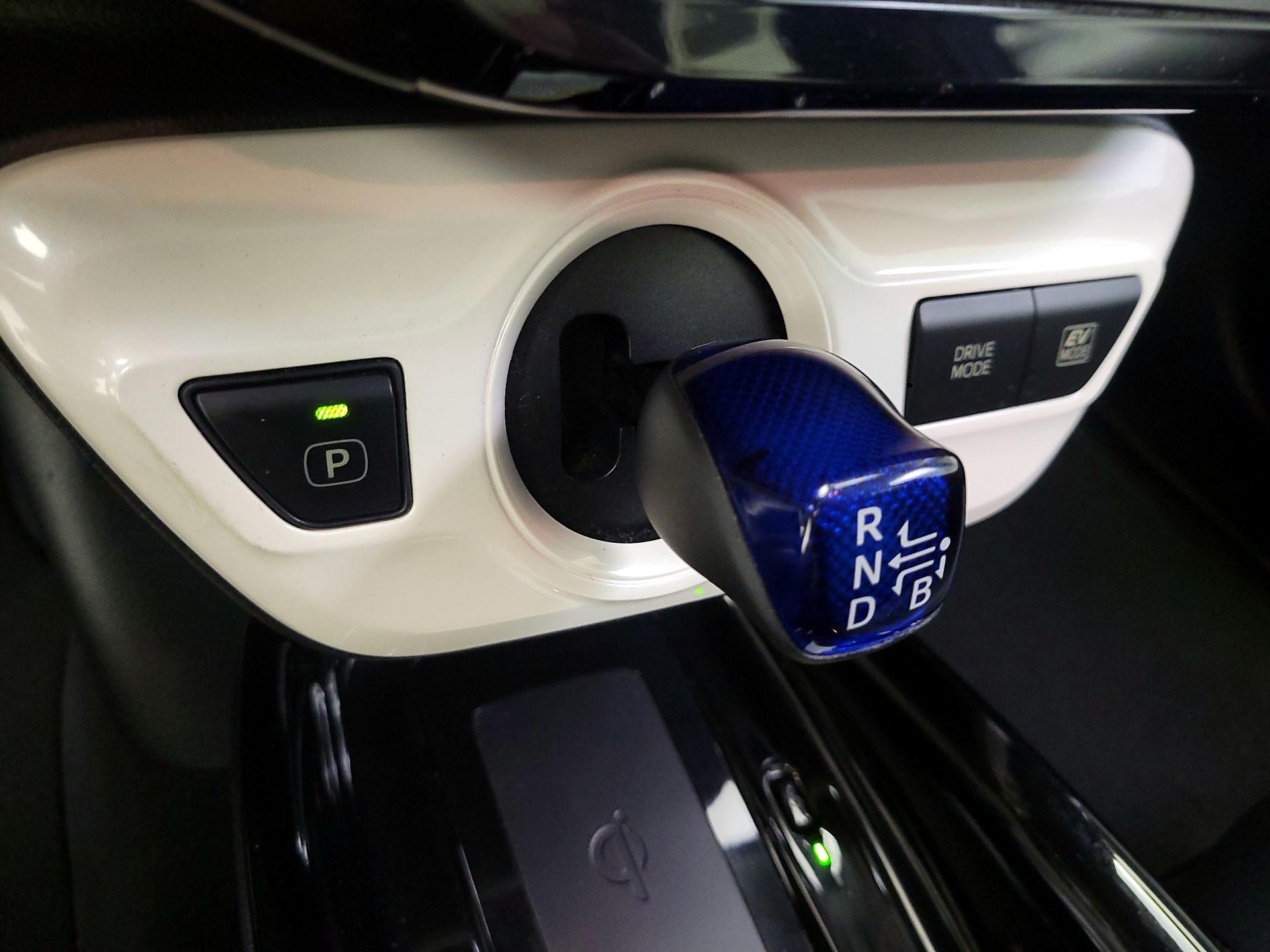 Thumbnail: 2018 Toyota Prius - 17