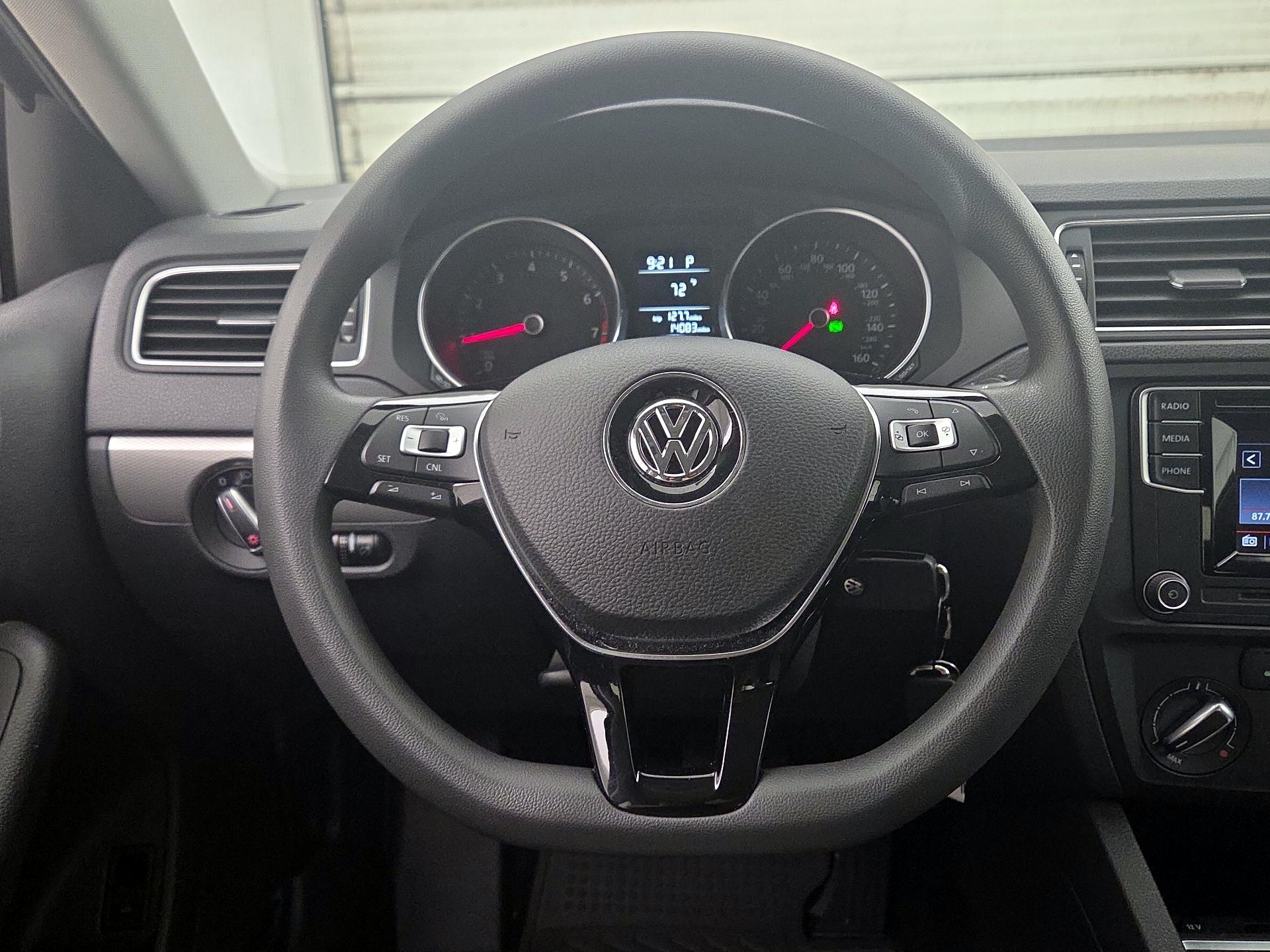 Thumbnail: 2017 Volkswagen Jetta - 10