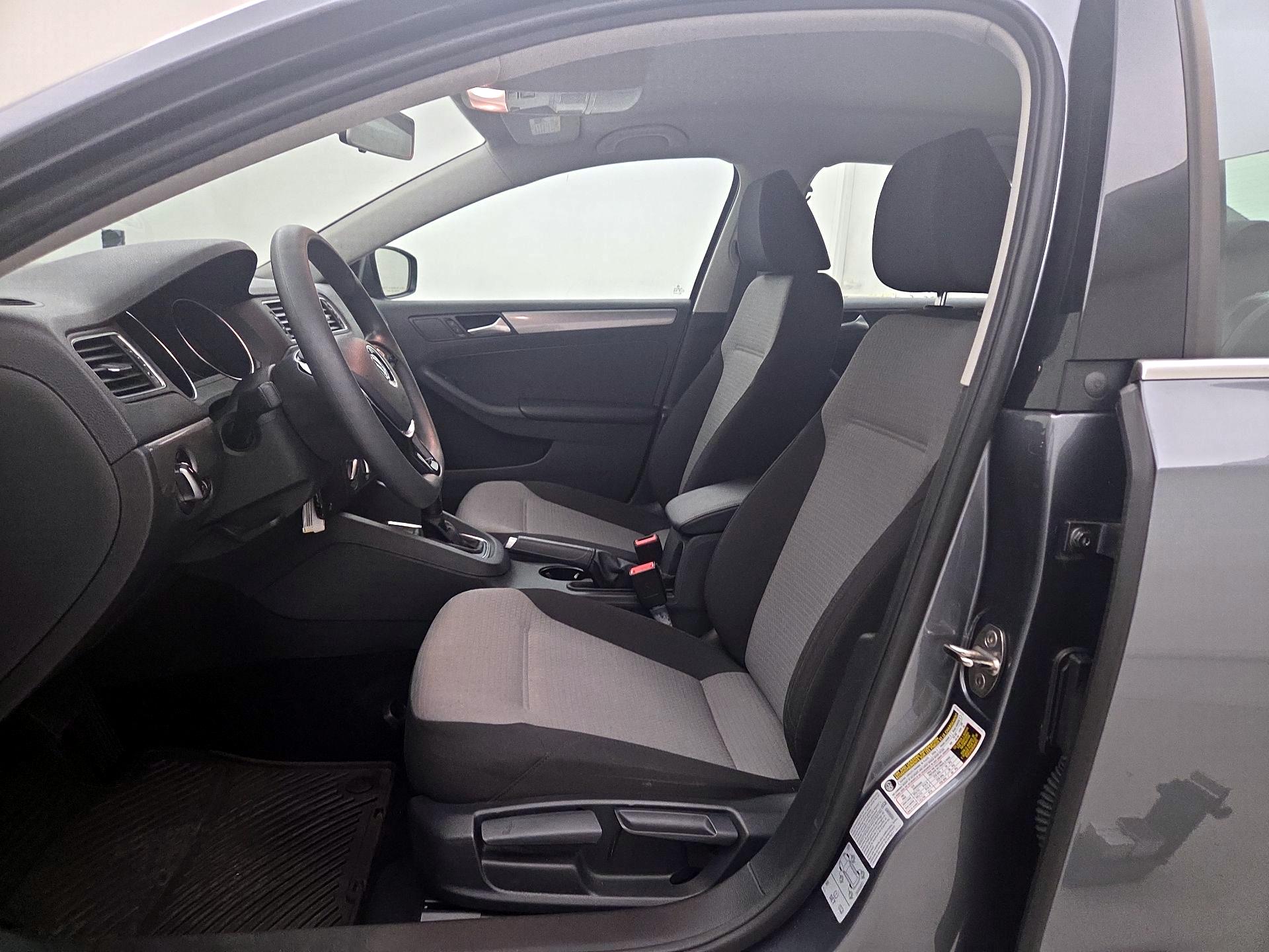 Thumbnail: 2017 Volkswagen Jetta - 11