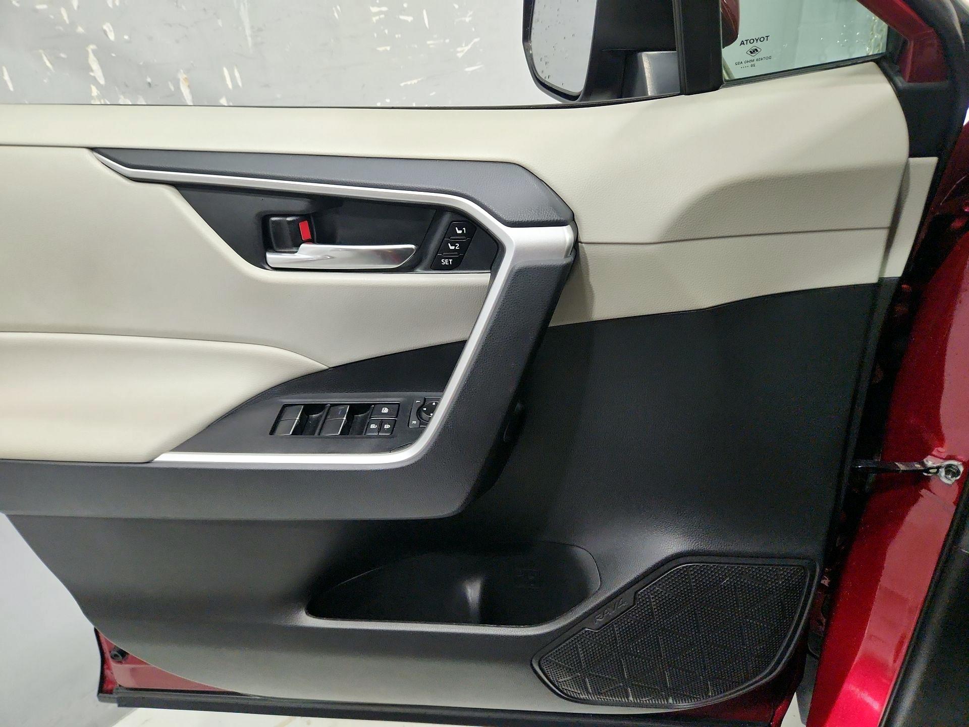 Thumbnail: 2021 Toyota RAV4 - 12