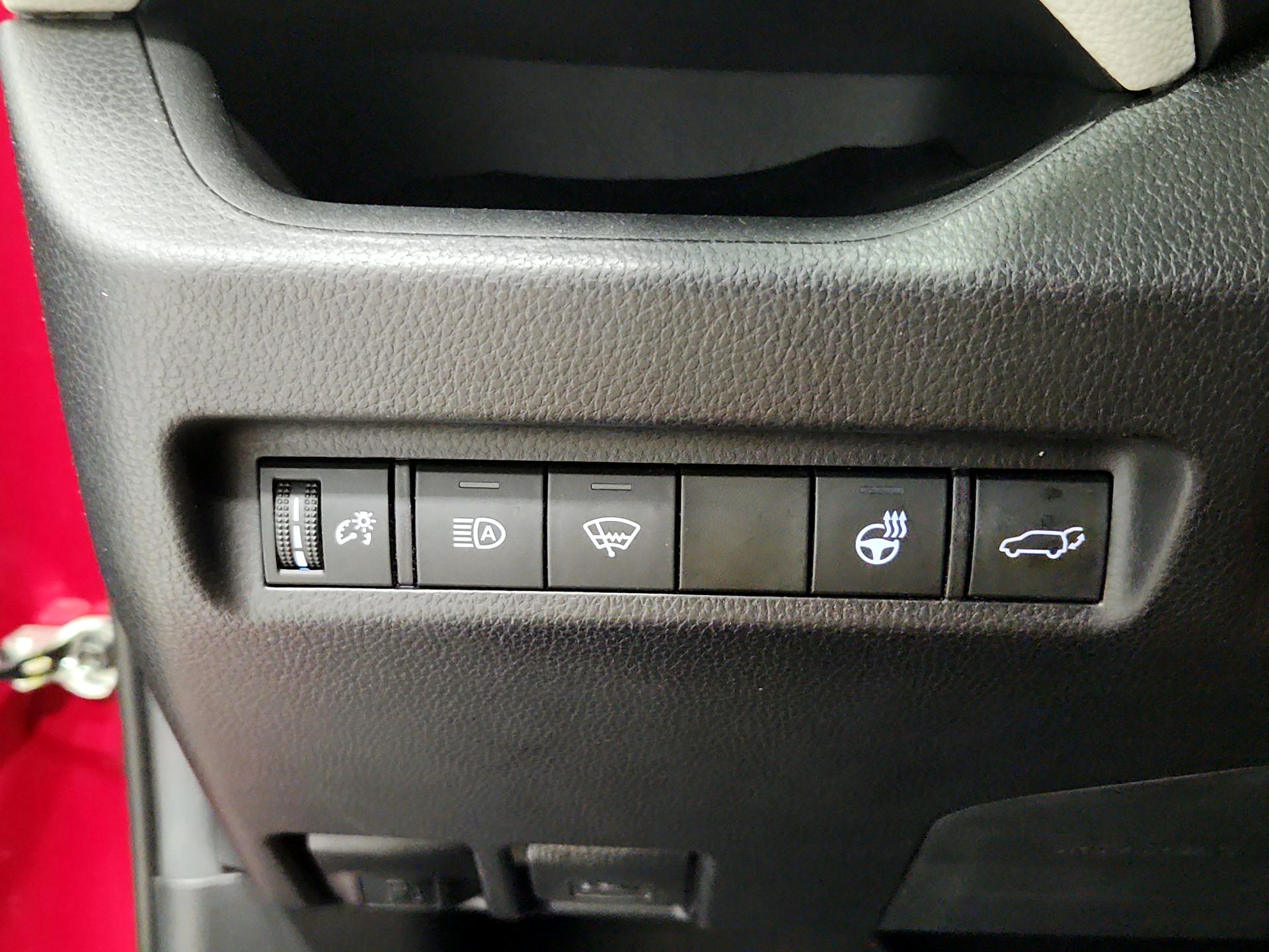 Thumbnail: 2021 Toyota RAV4 - 13