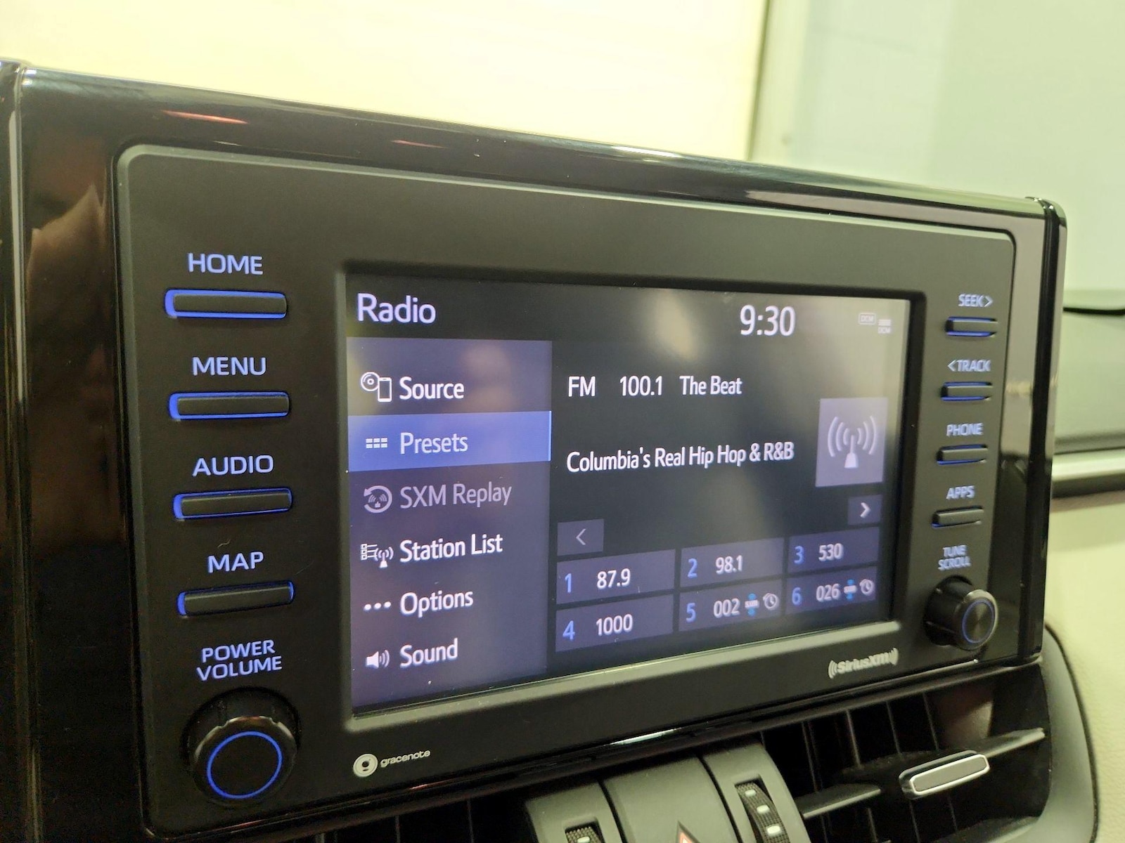 2021 Toyota RAV4 XLE Premium - Photo 17