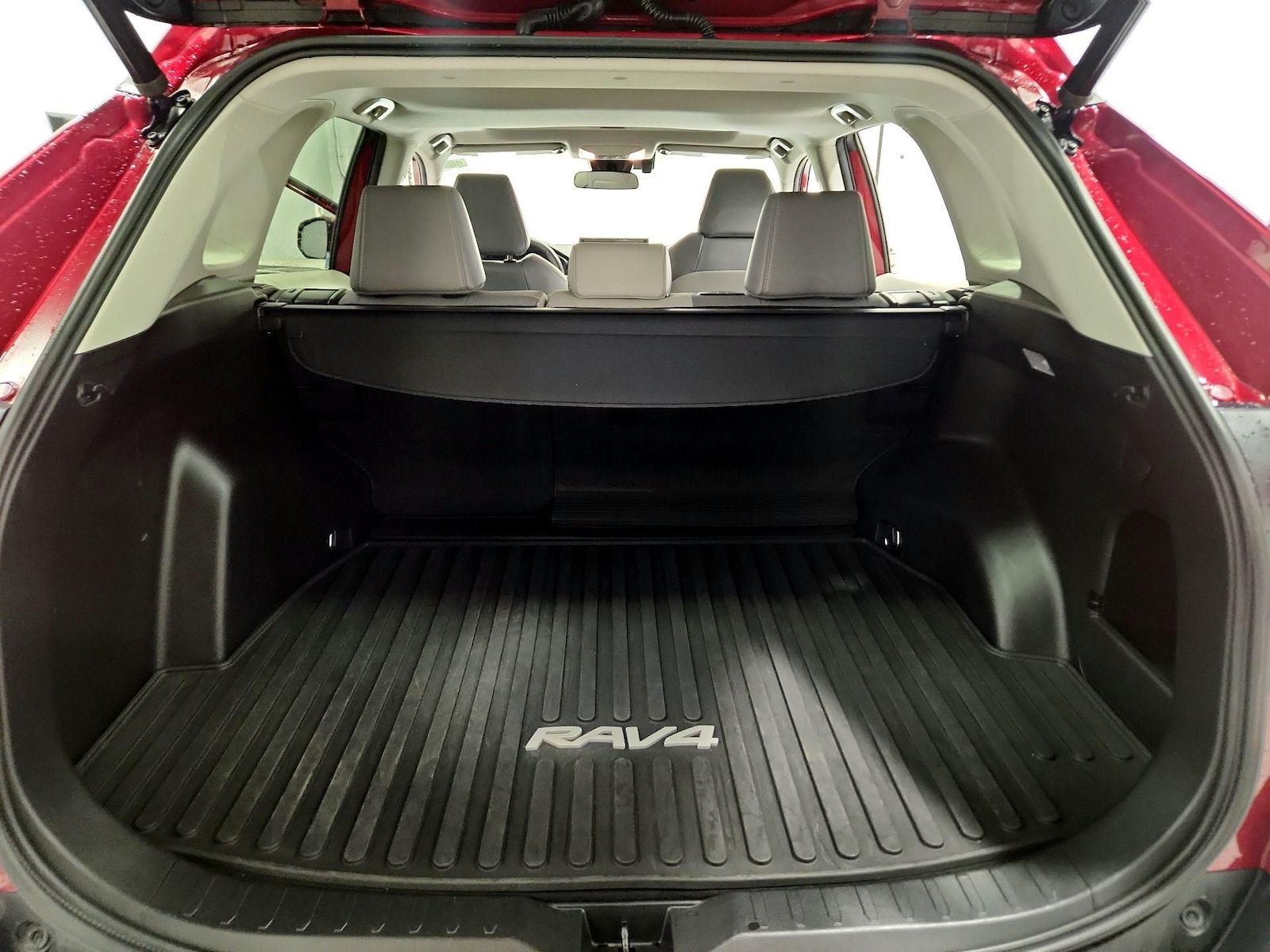 2021 Toyota RAV4 XLE Premium - Photo 23