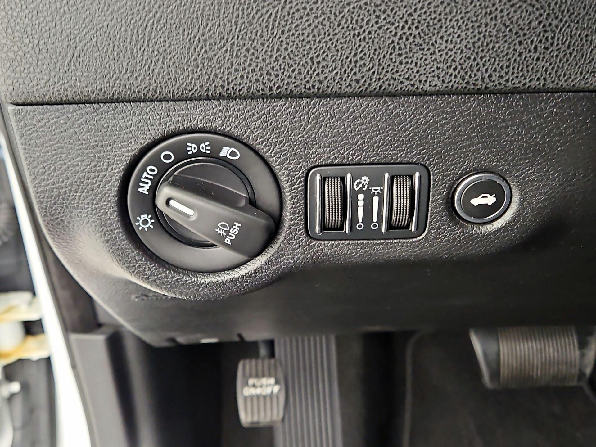 Thumbnail: 2015 Dodge Charger - 13