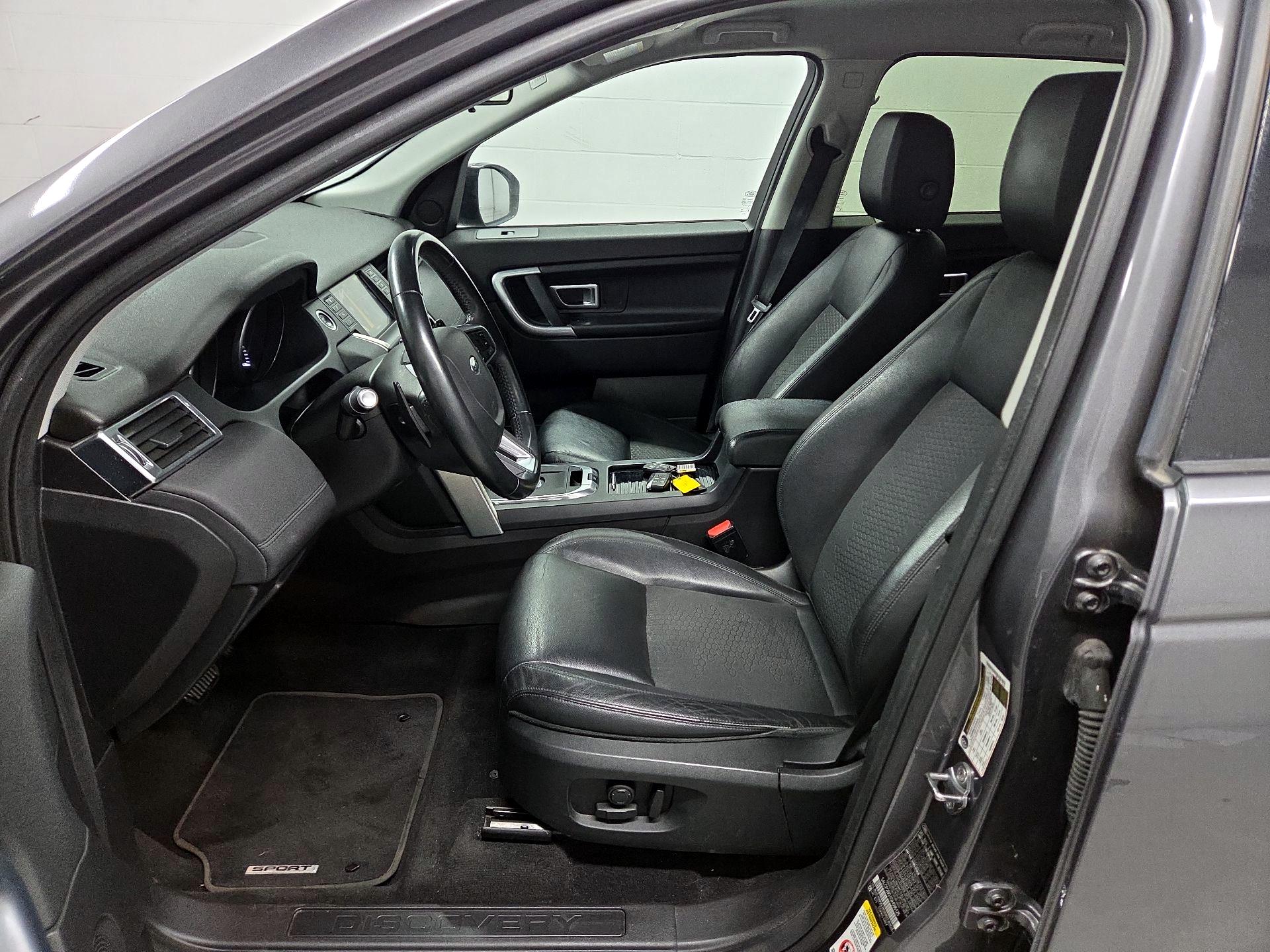 Thumbnail: 2016 Land Rover Discovery Sport - 9