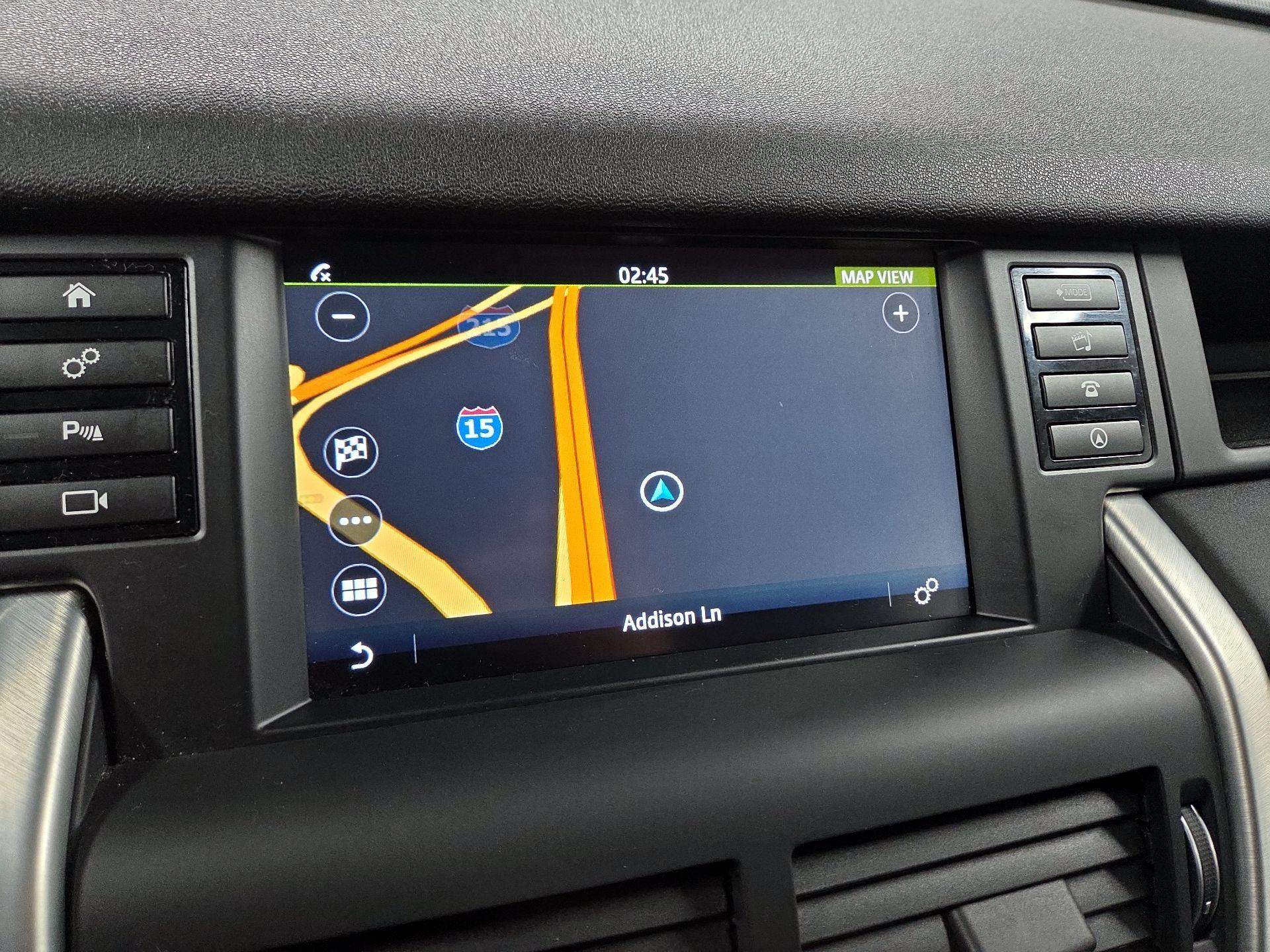 Thumbnail: 2016 Land Rover Discovery Sport - 12