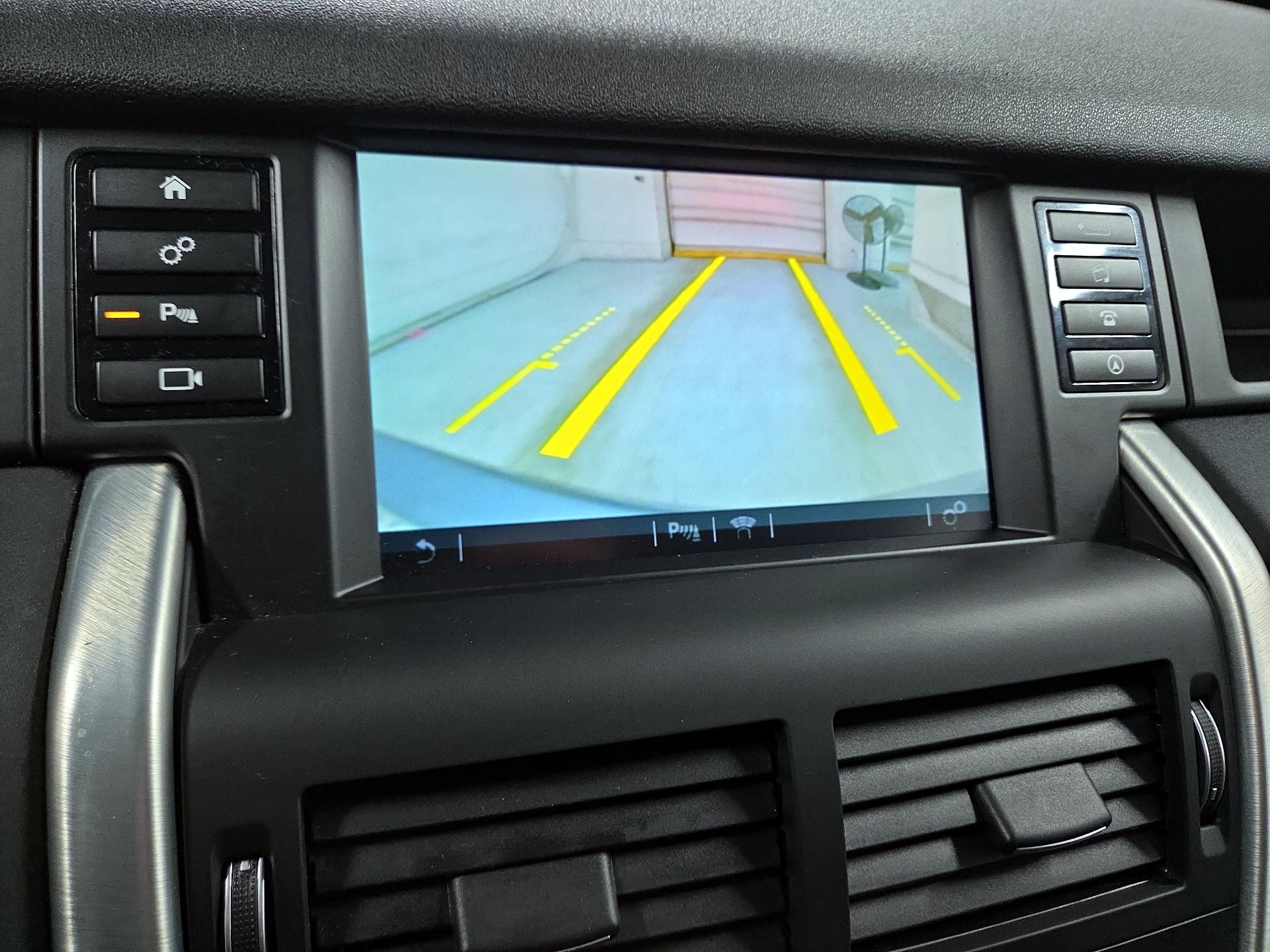 Thumbnail: 2016 Land Rover Discovery Sport - 13
