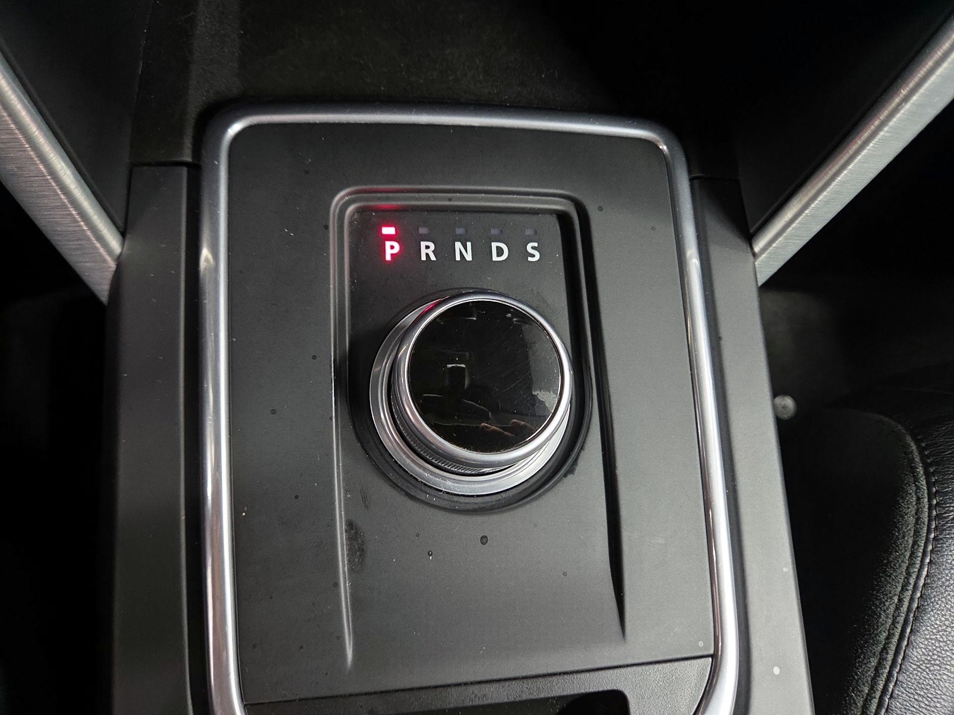 Thumbnail: 2016 Land Rover Discovery Sport - 16