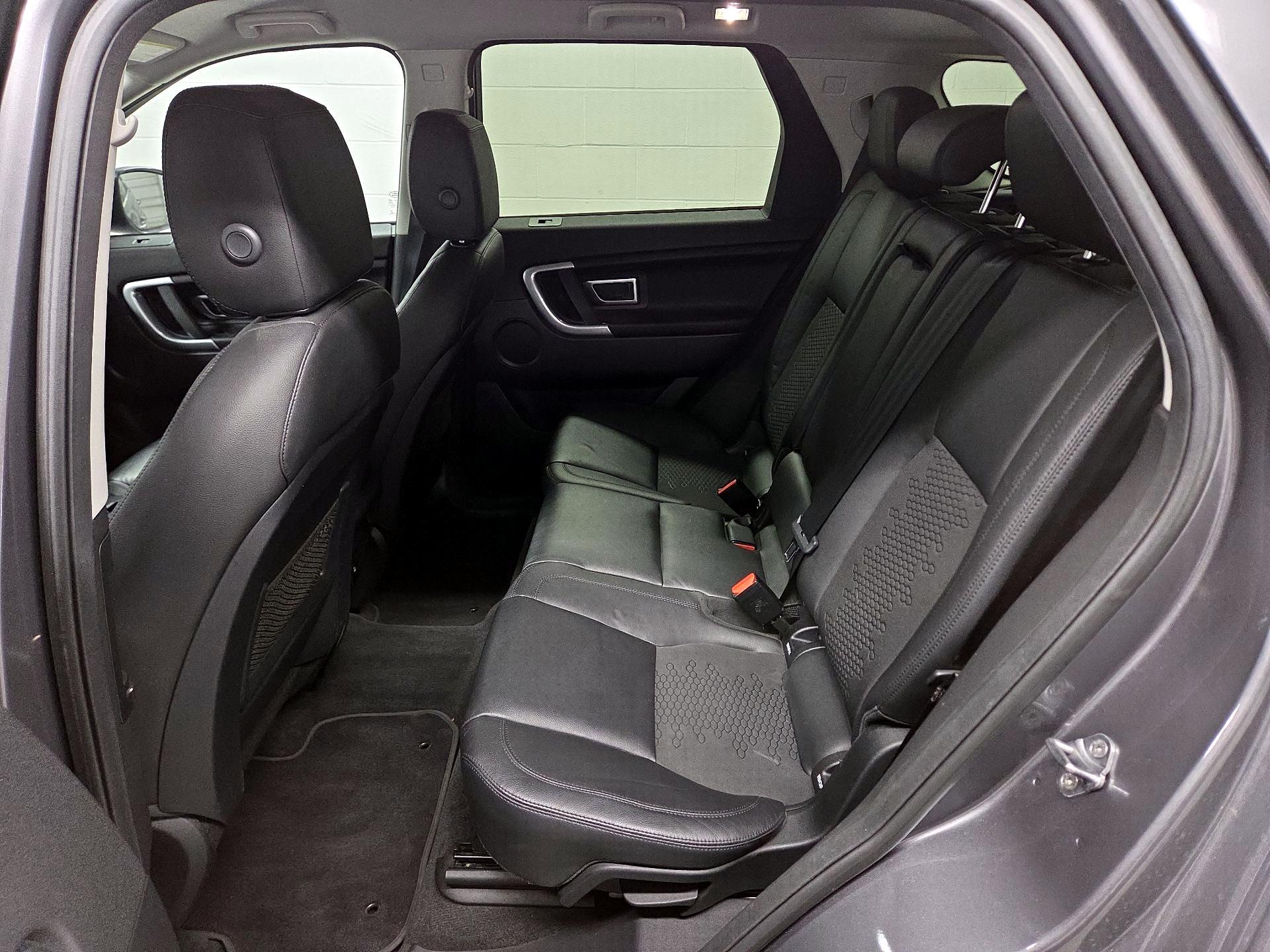 Thumbnail: 2016 Land Rover Discovery Sport - 18