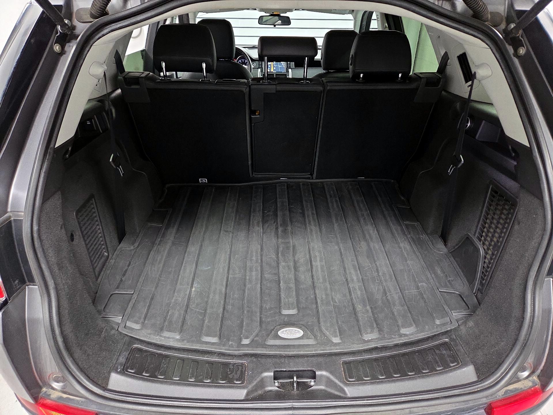 Thumbnail: 2016 Land Rover Discovery Sport - 19