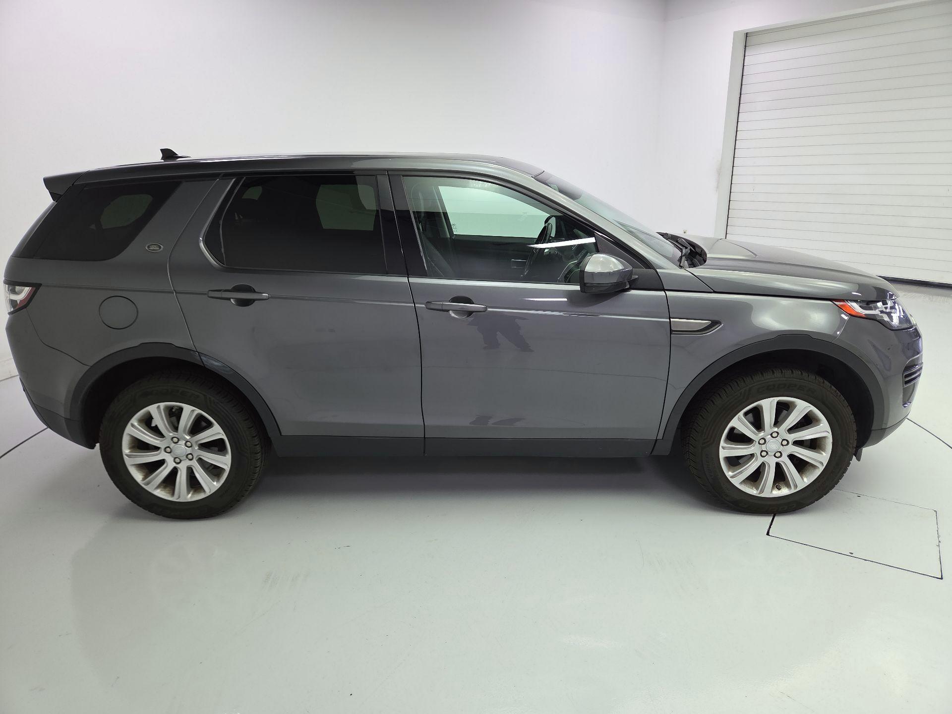 Thumbnail: 2016 Land Rover Discovery Sport - 4