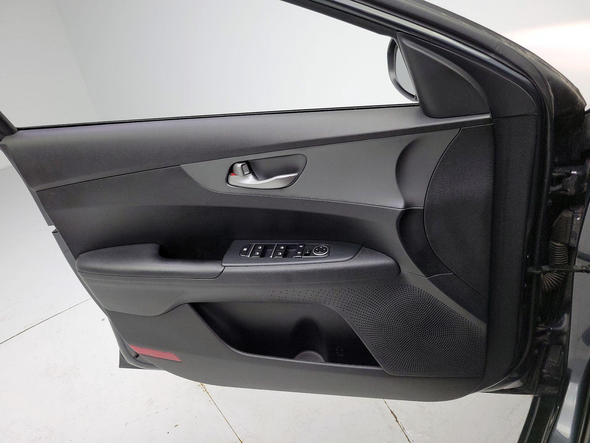 Thumbnail: 2019 Kia Forte - 12
