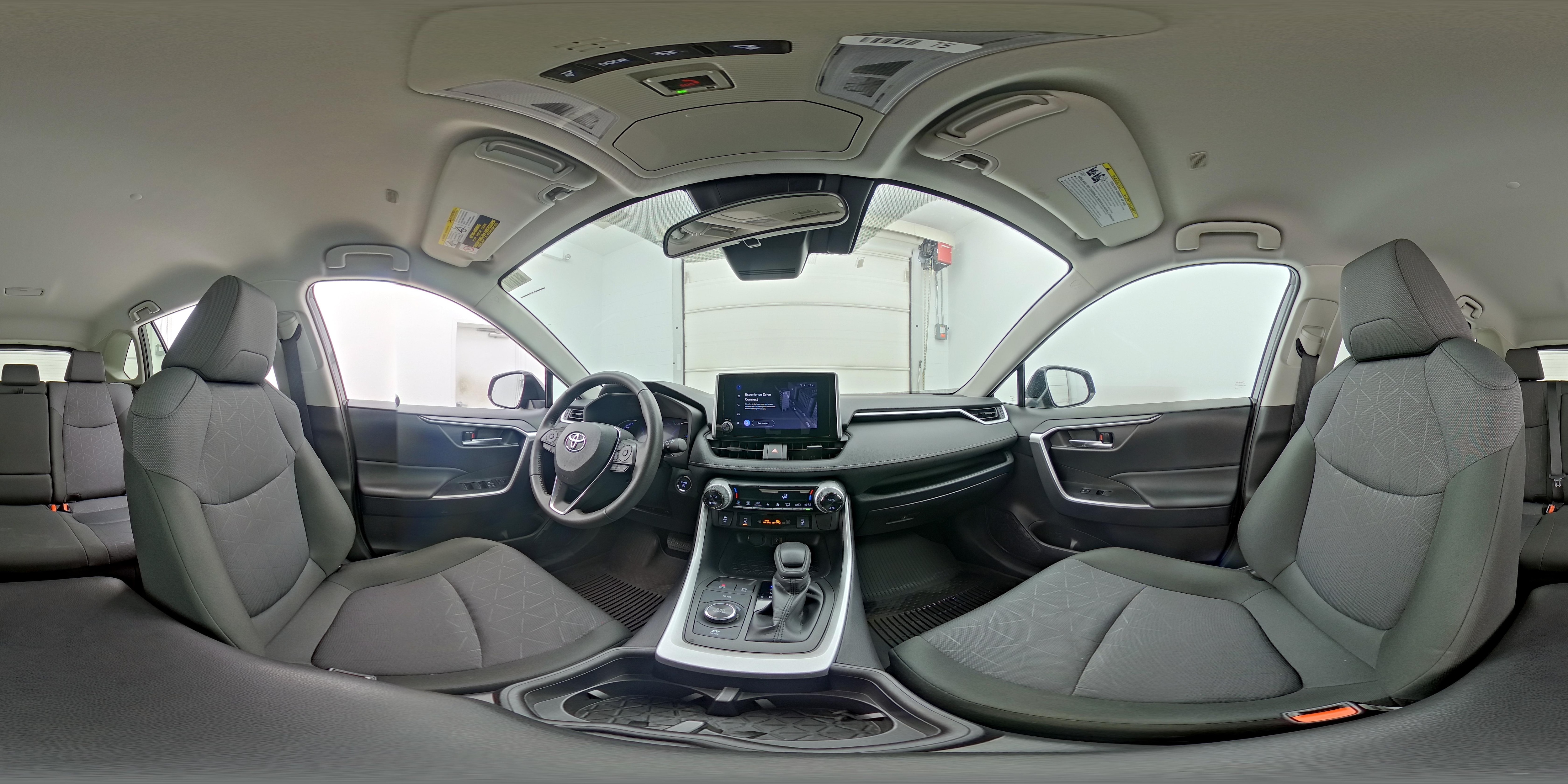 2025 Toyota RAV4 XLE - Photo 24