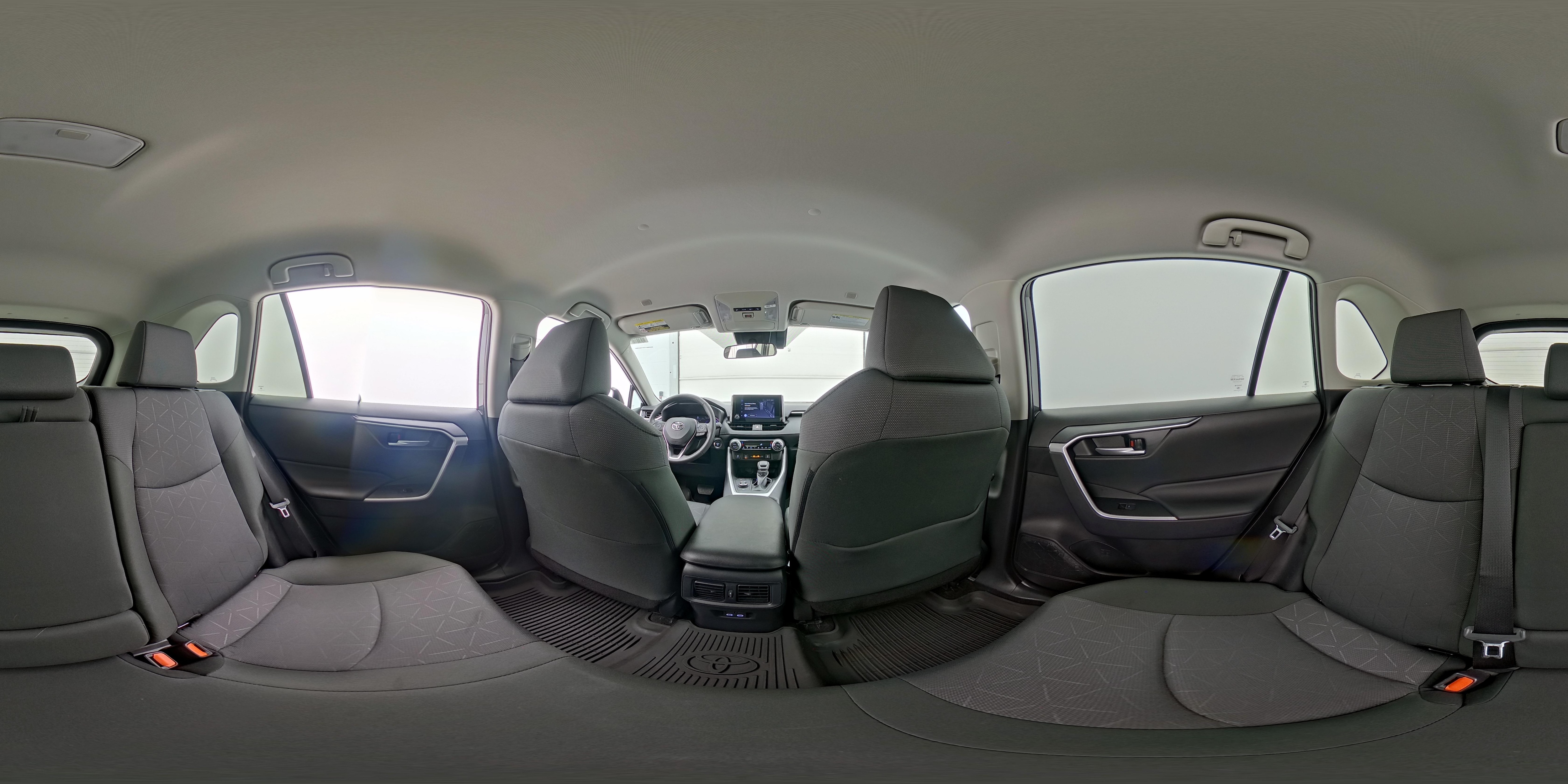 2025 Toyota RAV4 XLE - Photo 25