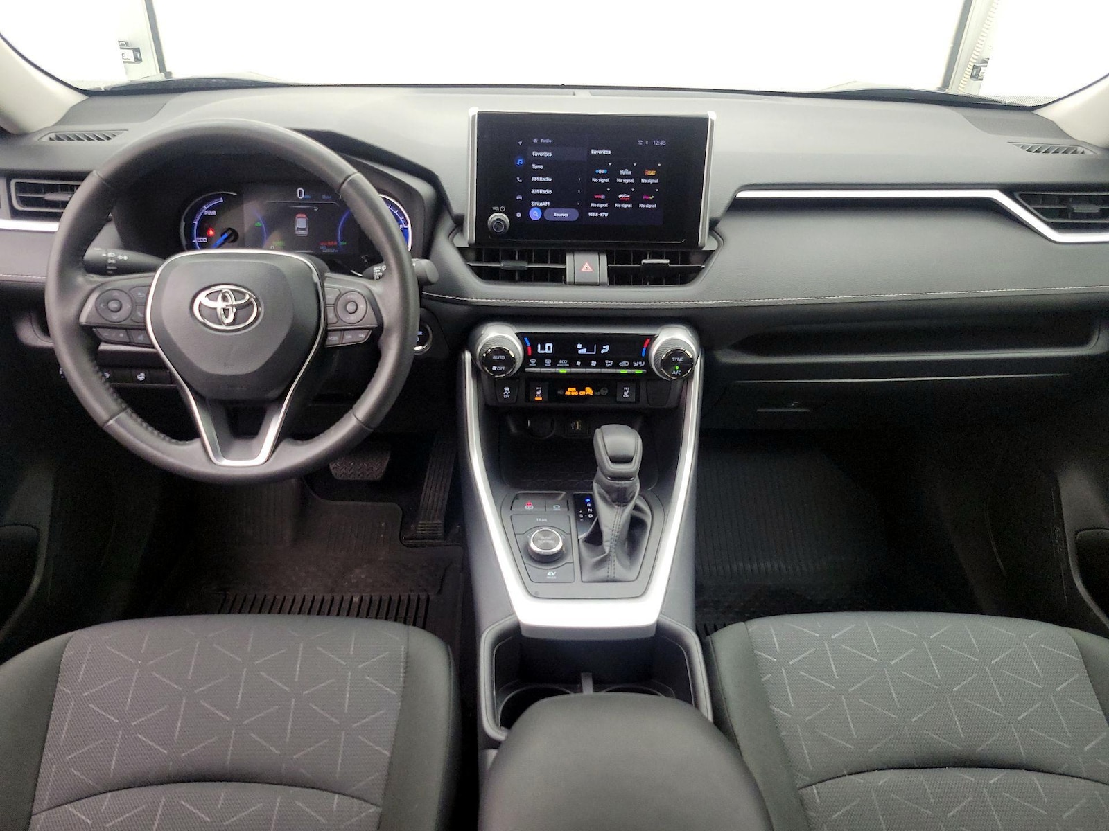 2025 Toyota RAV4 XLE - Photo 10