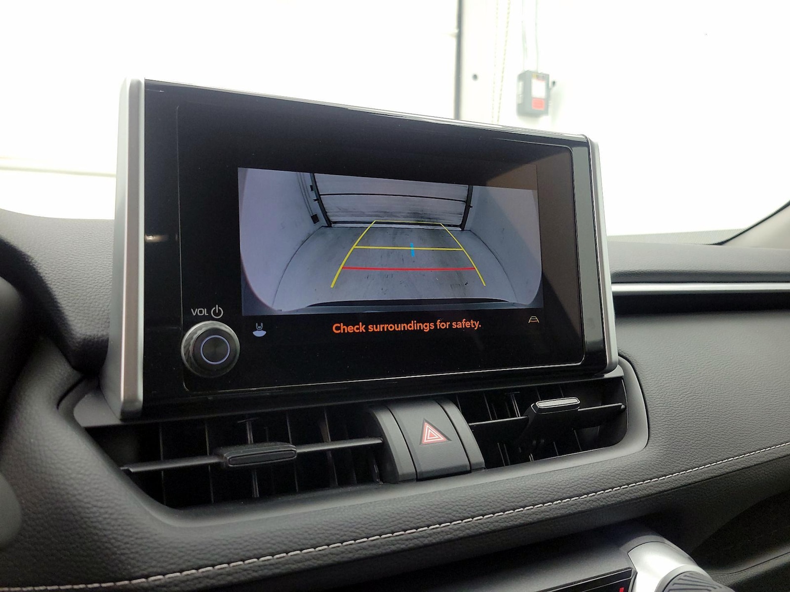 2025 Toyota RAV4 XLE - Photo 15