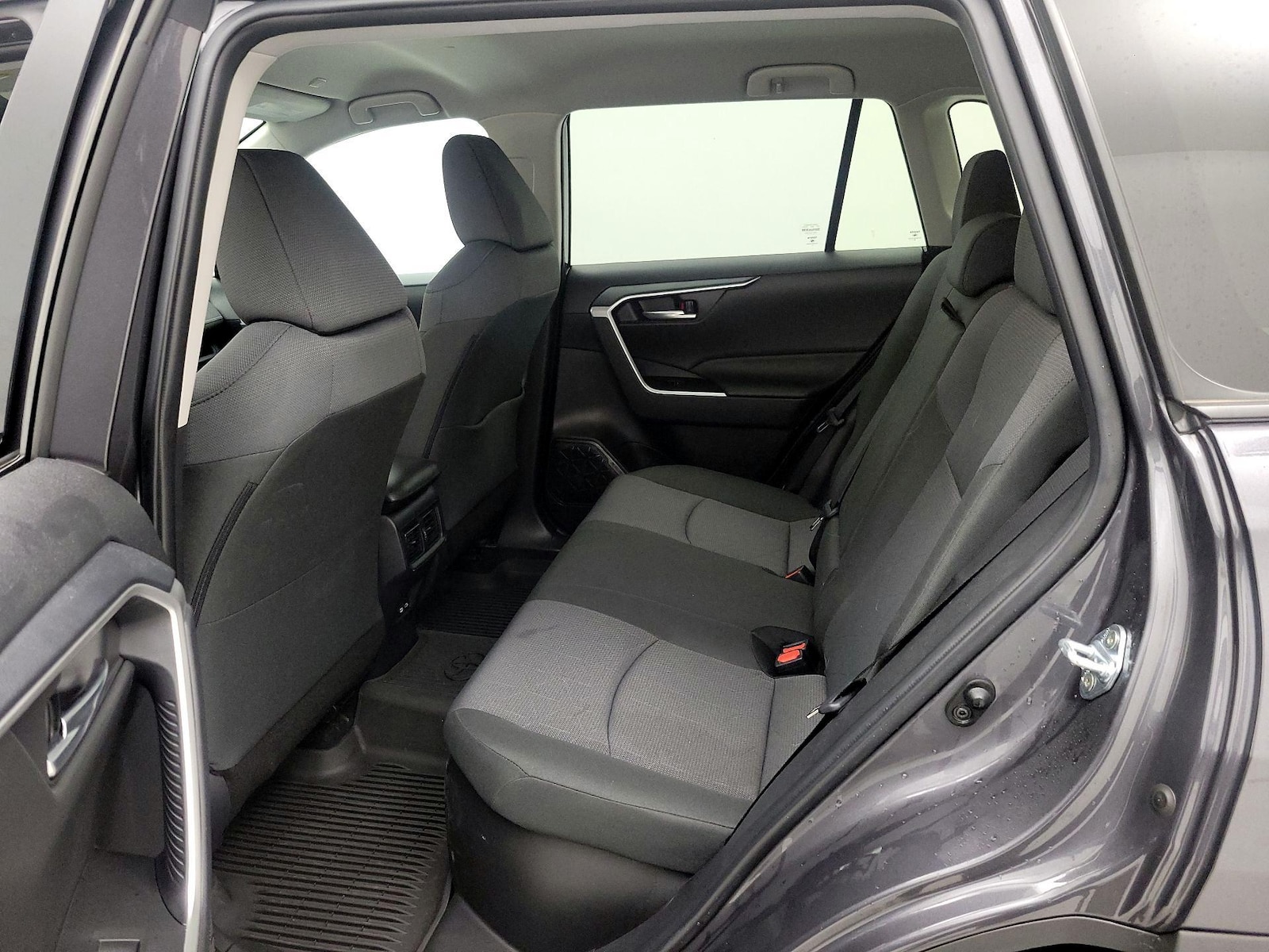 2025 Toyota RAV4 XLE - Photo 20