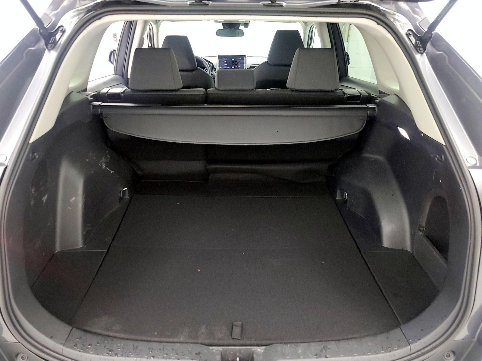 2025 Toyota RAV4 XLE - Photo 21