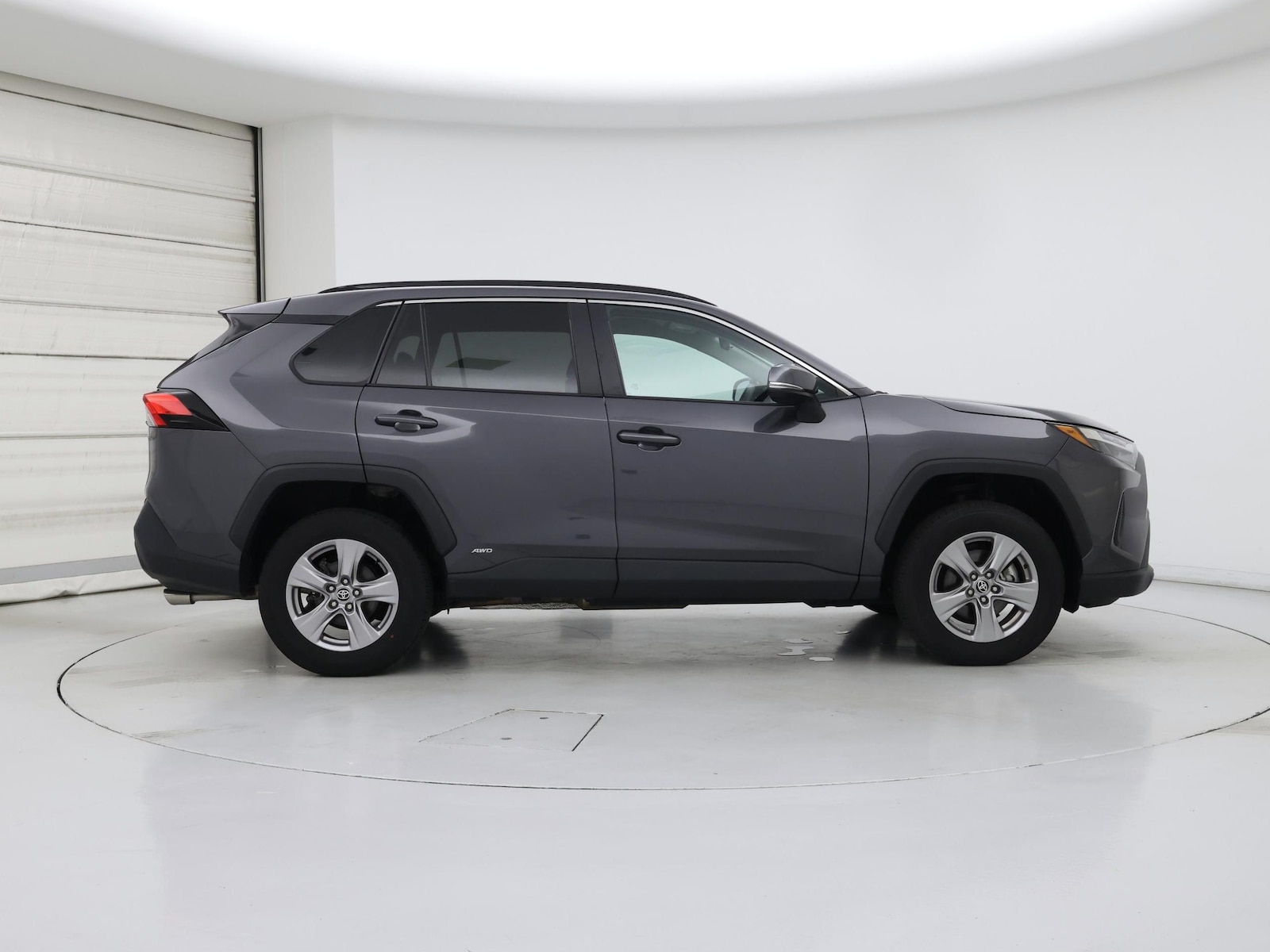 2025 Toyota RAV4 XLE - Photo 8