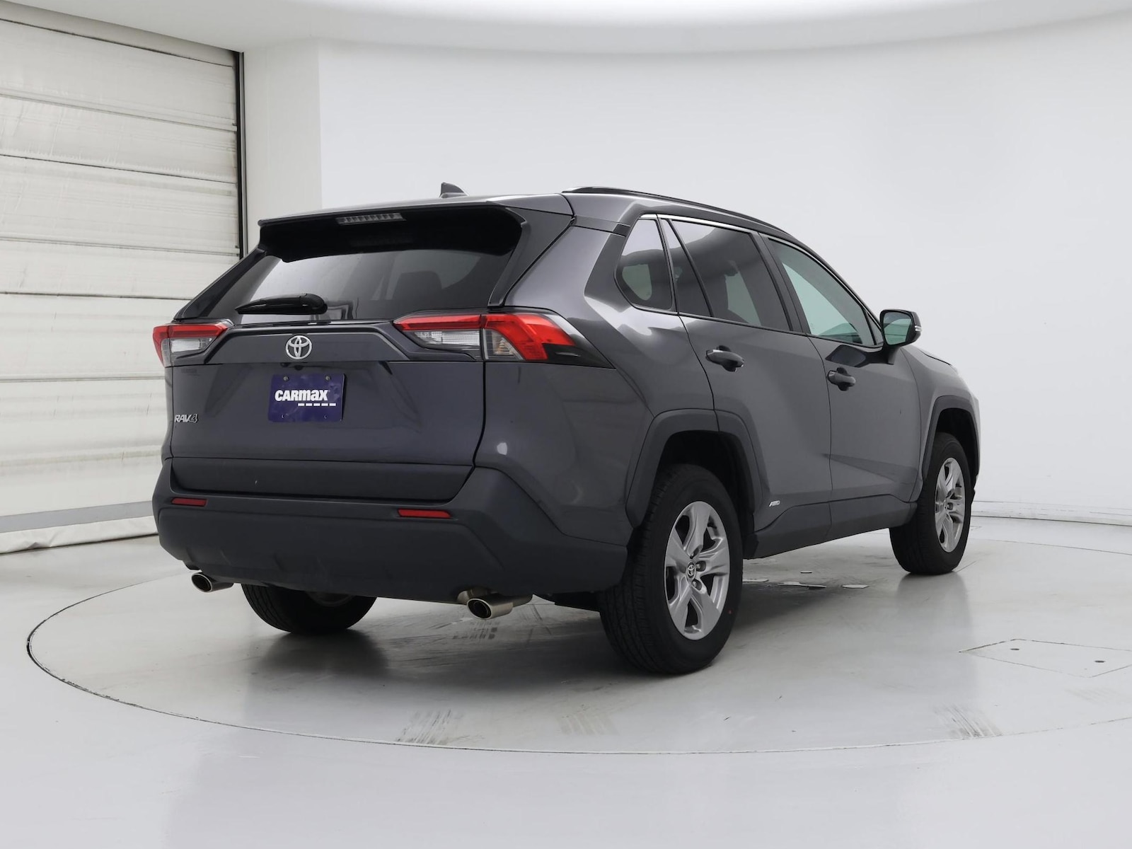 2025 Toyota RAV4 XLE - Photo 9