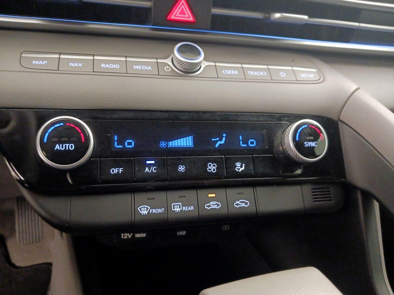2024 Hyundai Elantra SEL - Photo 18