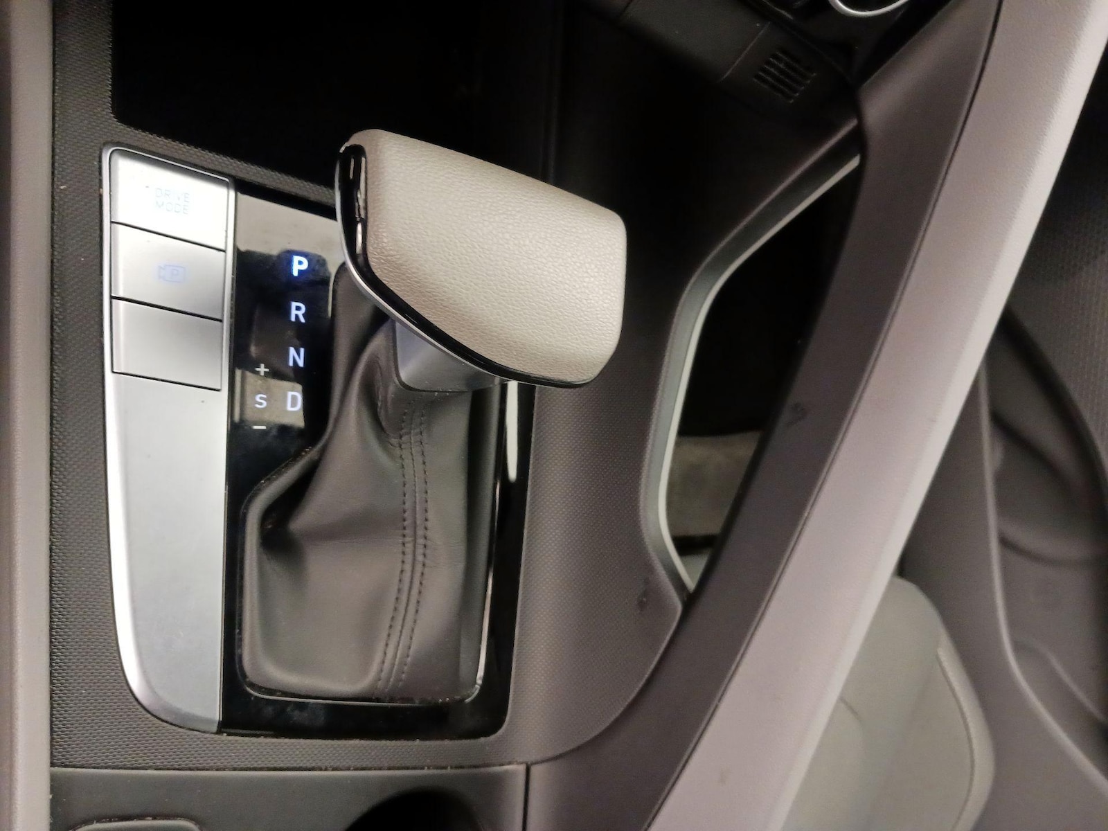 2024 Hyundai Elantra SEL - Photo 19