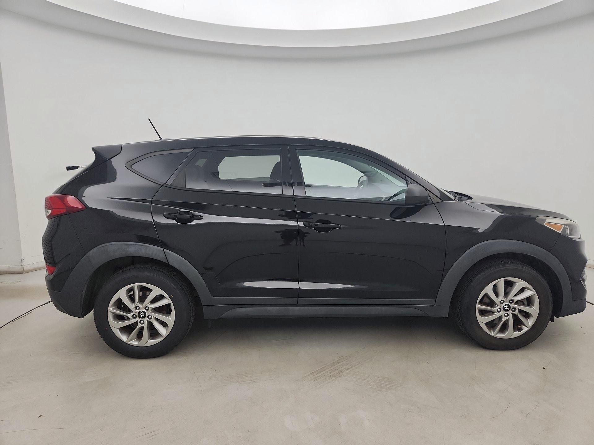 Thumbnail: 2016 Hyundai Tucson - 4