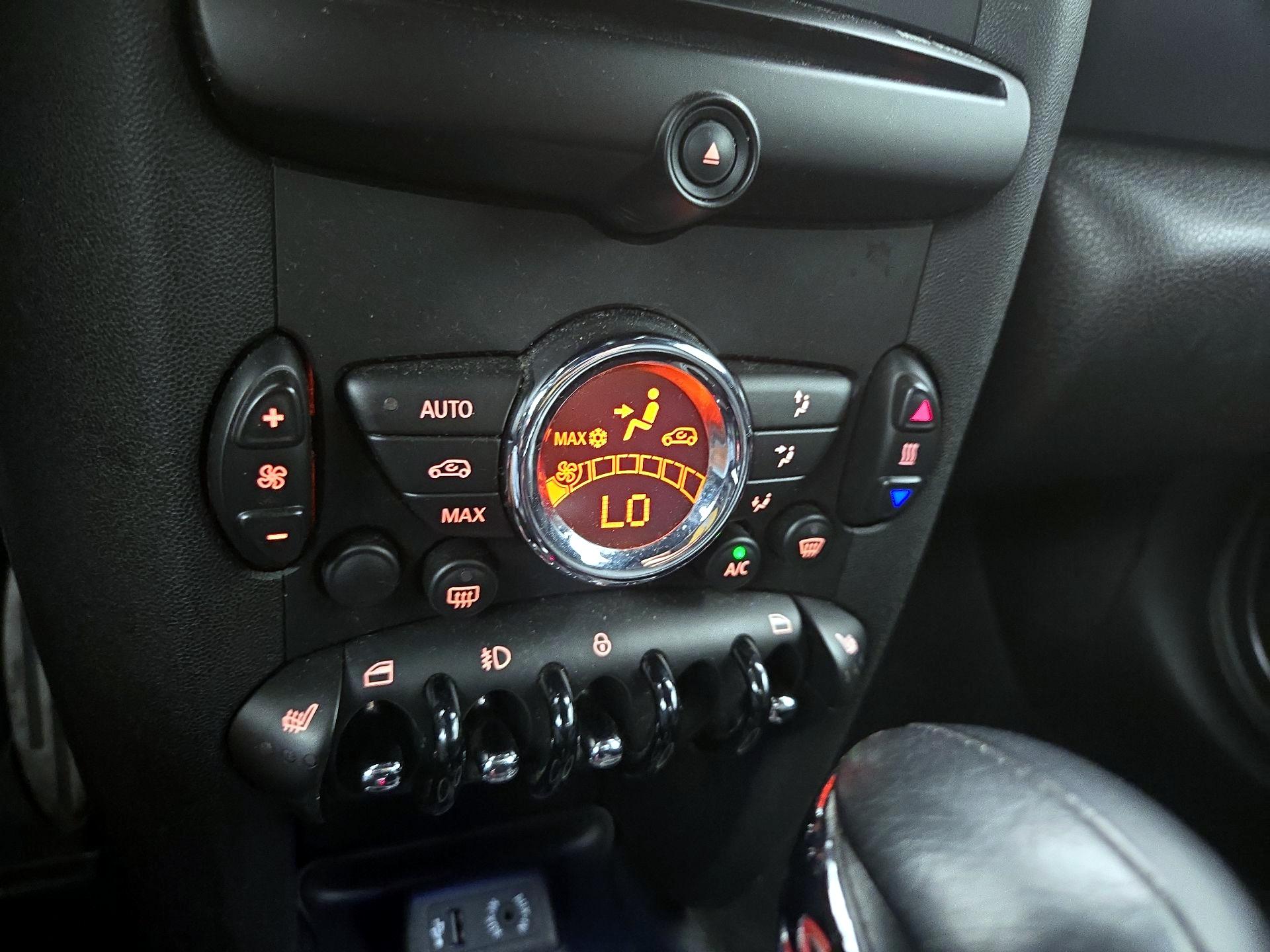 Thumbnail: 2015 MINI Cooper Roadster - 14