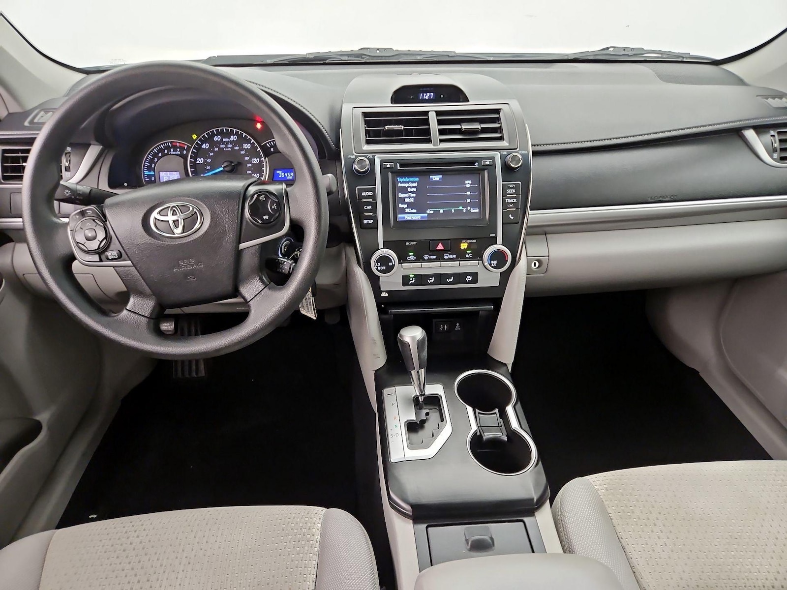 2014 Toyota Camry LE - Photo 10