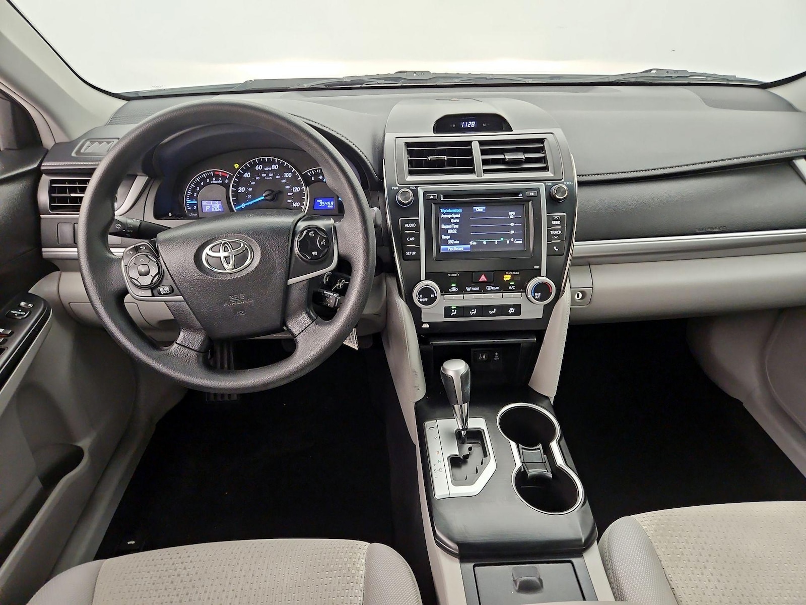 2014 Toyota Camry LE - Photo 11