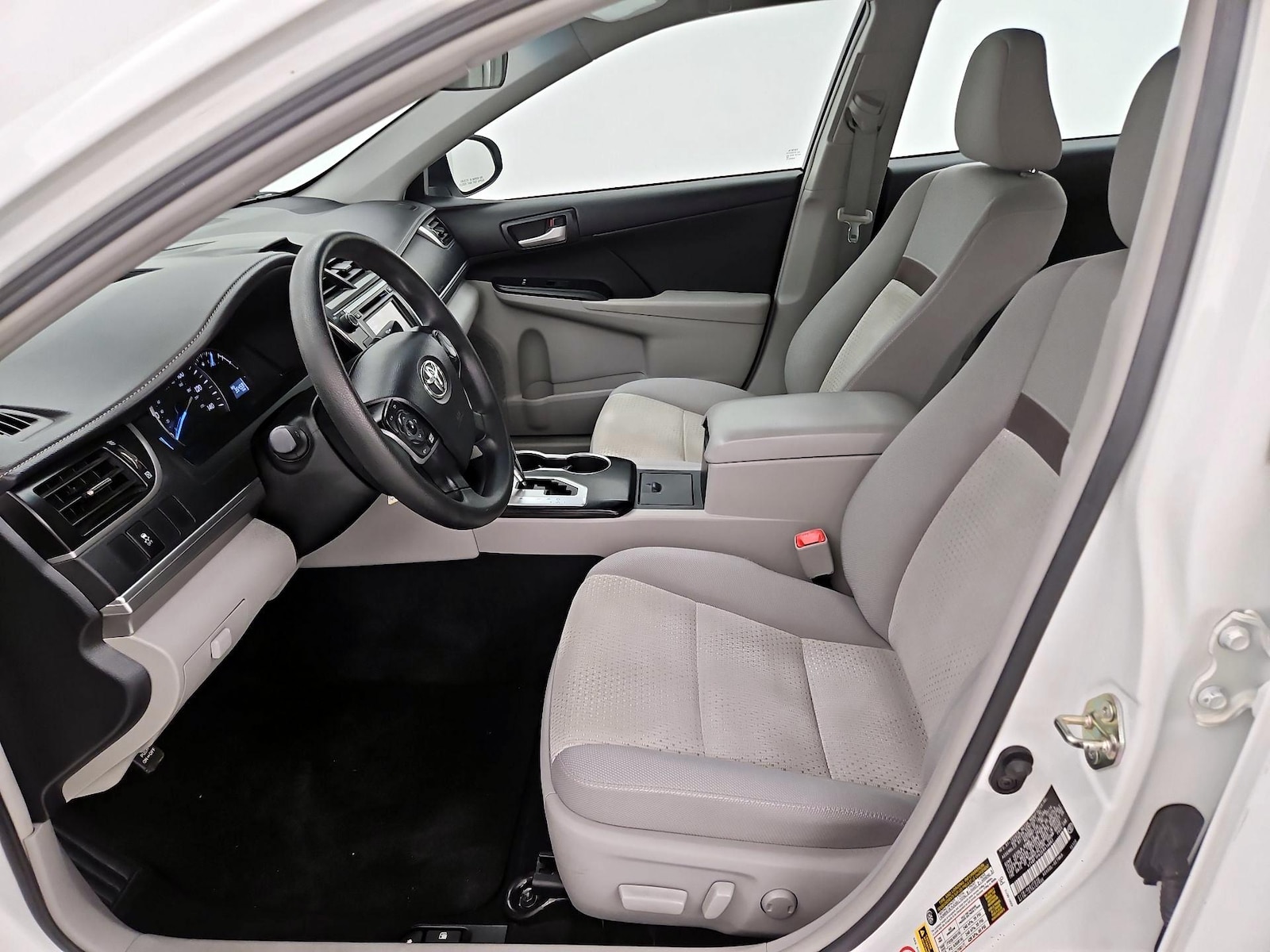2014 Toyota Camry LE - Photo 12