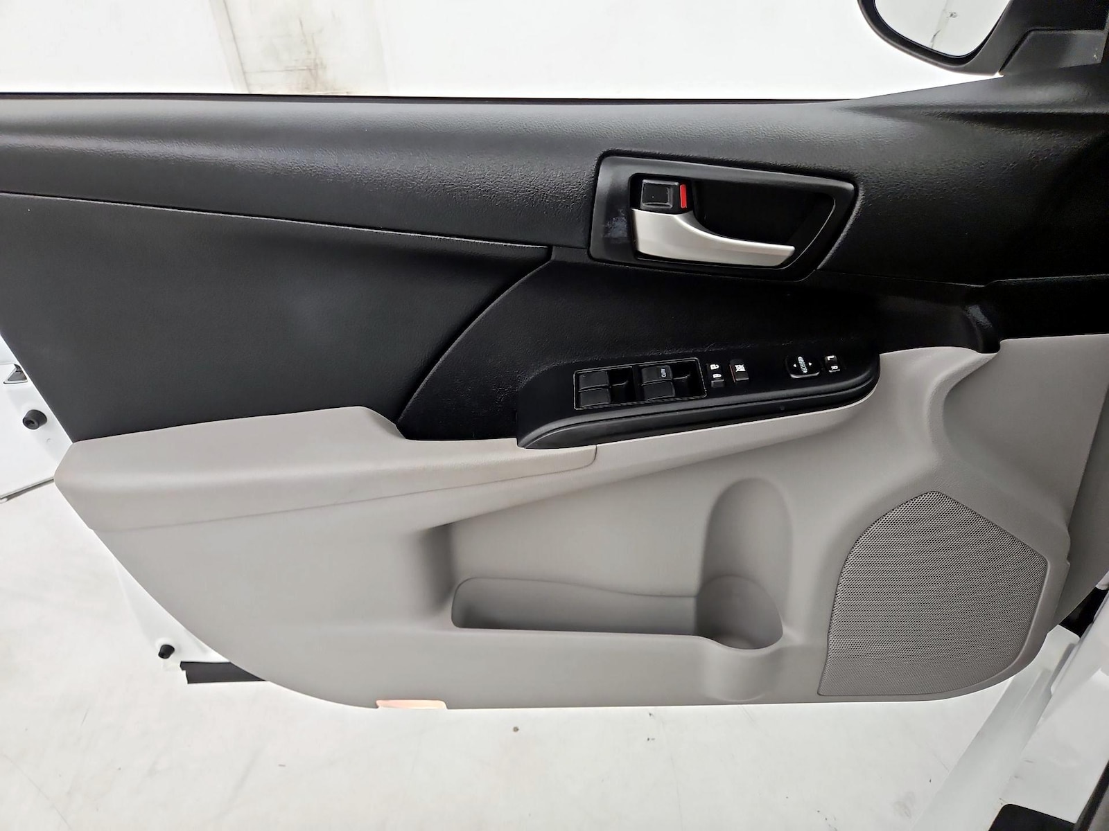 2014 Toyota Camry LE - Photo 13