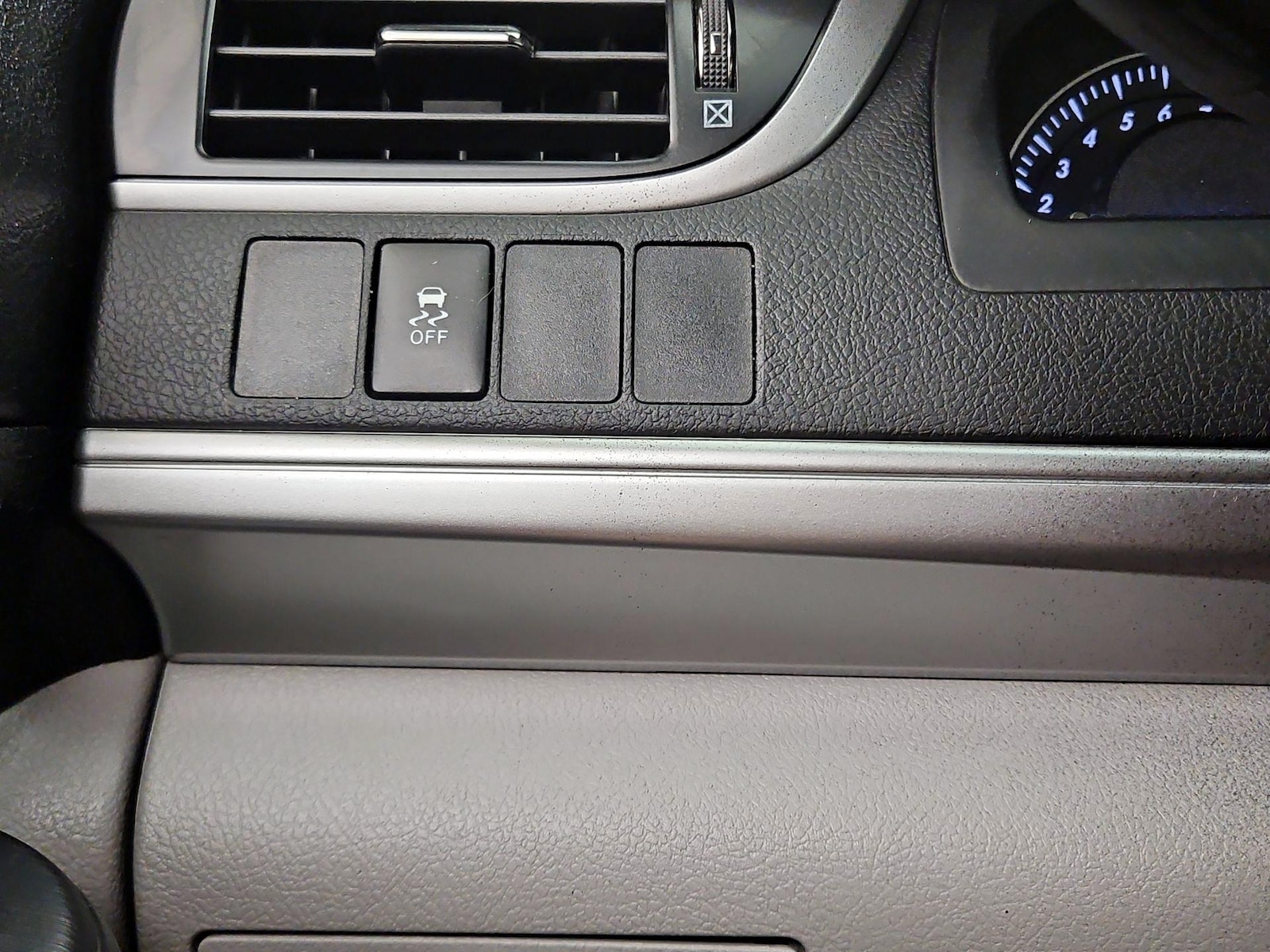 2014 Toyota Camry LE - Photo 14