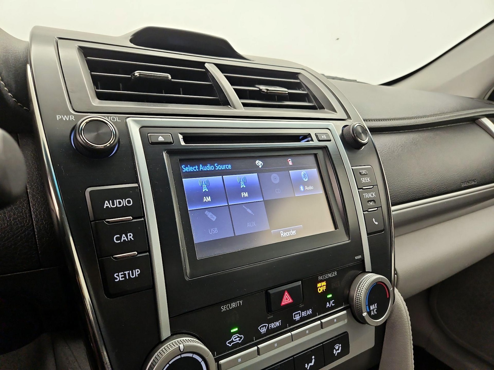 2014 Toyota Camry LE - Photo 17