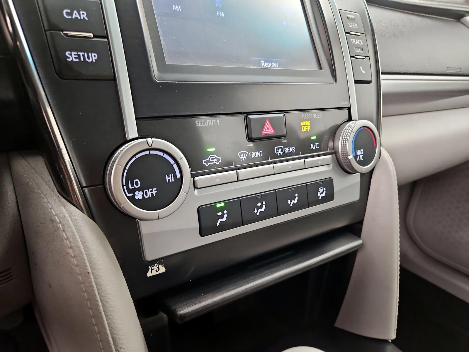 2014 Toyota Camry LE - Photo 18