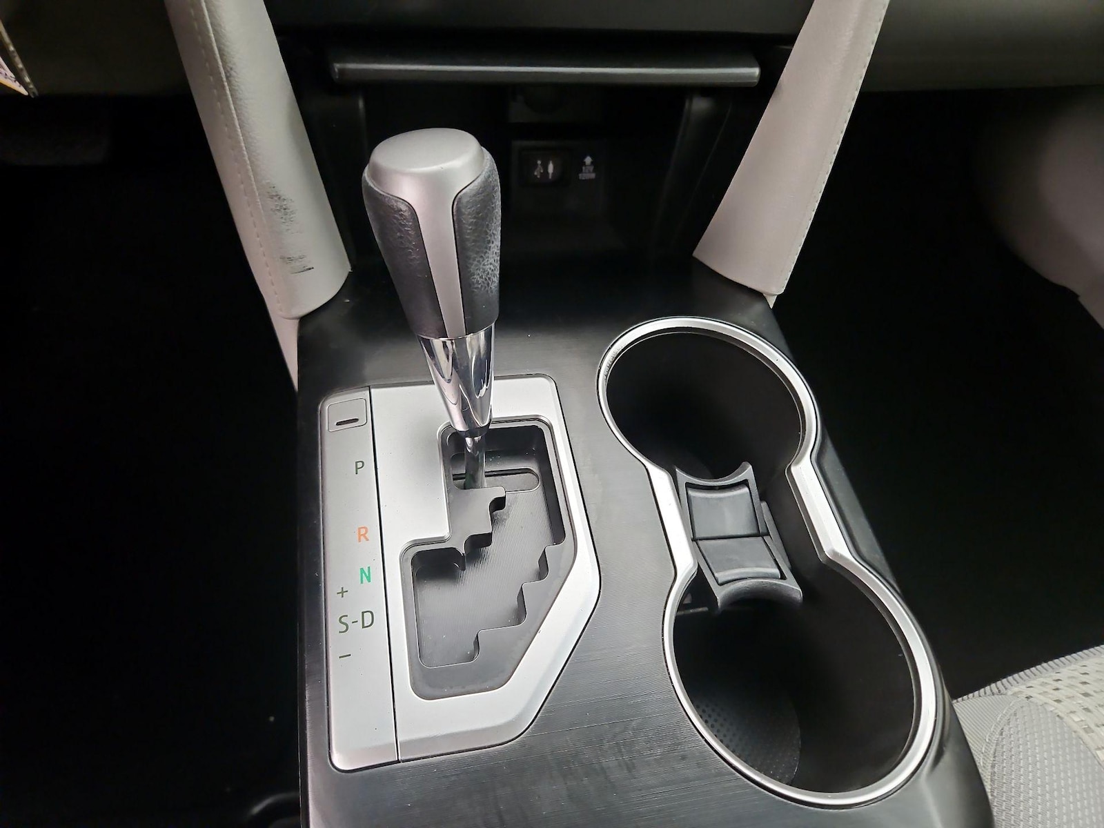 2014 Toyota Camry LE - Photo 19