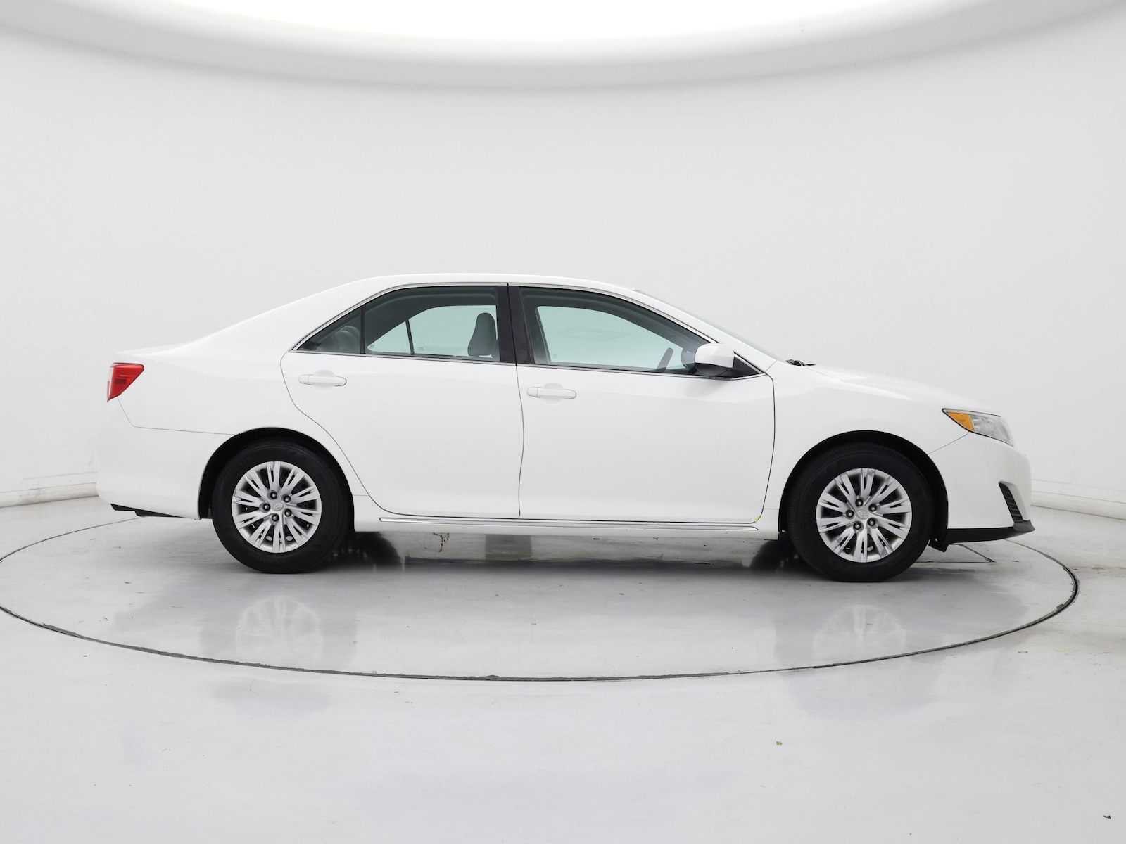 2014 Toyota Camry LE - Photo 8