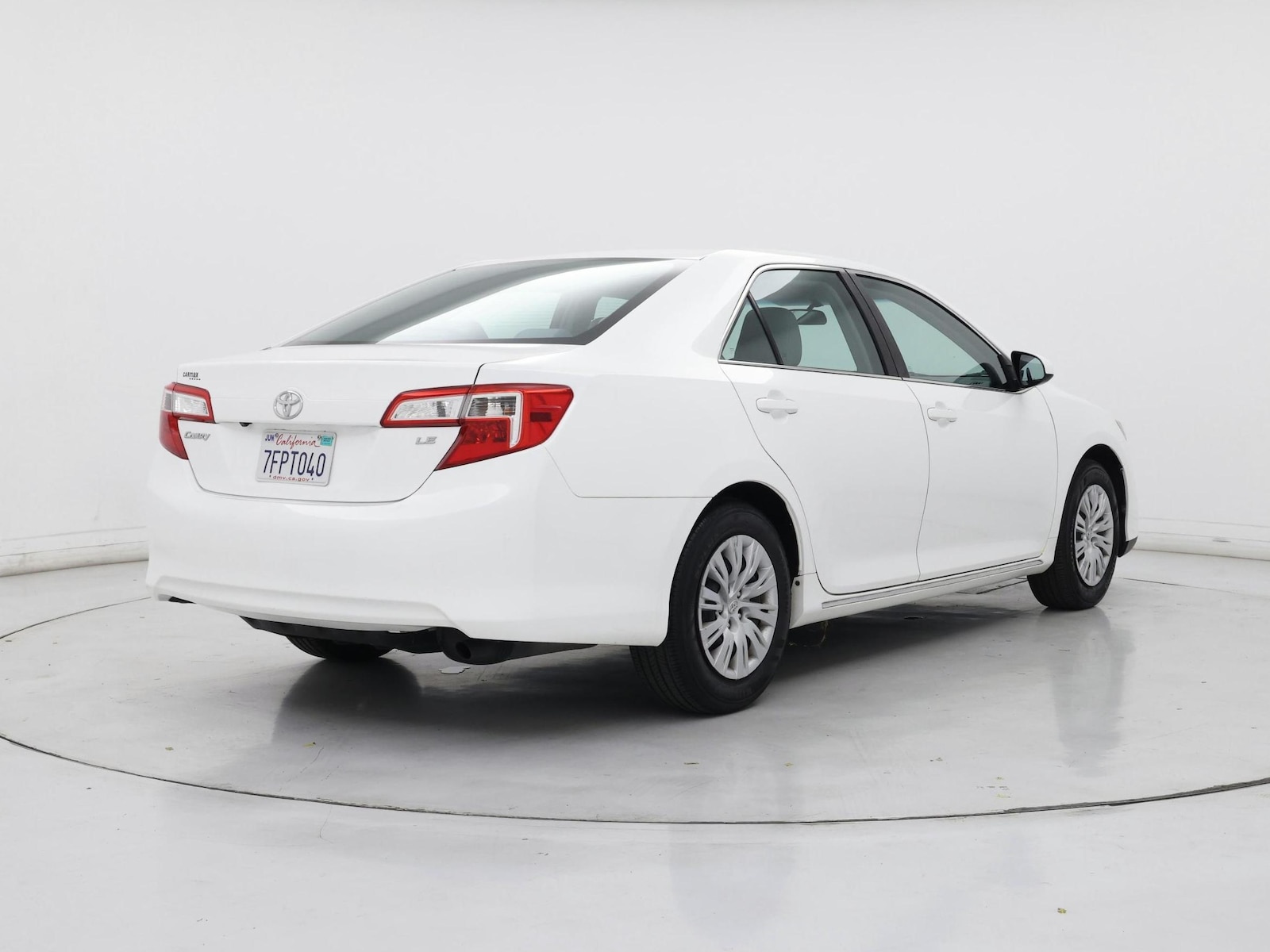 2014 Toyota Camry LE - Photo 9