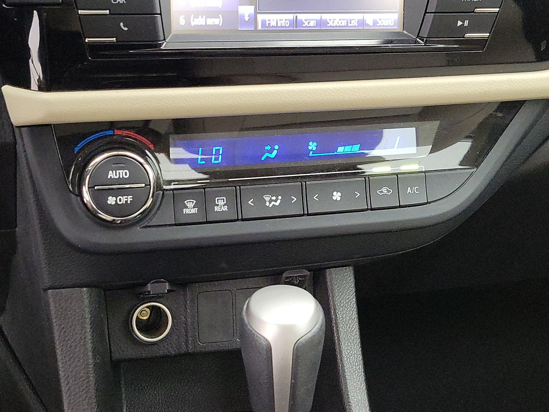 Thumbnail: 2016 Toyota Corolla - 16