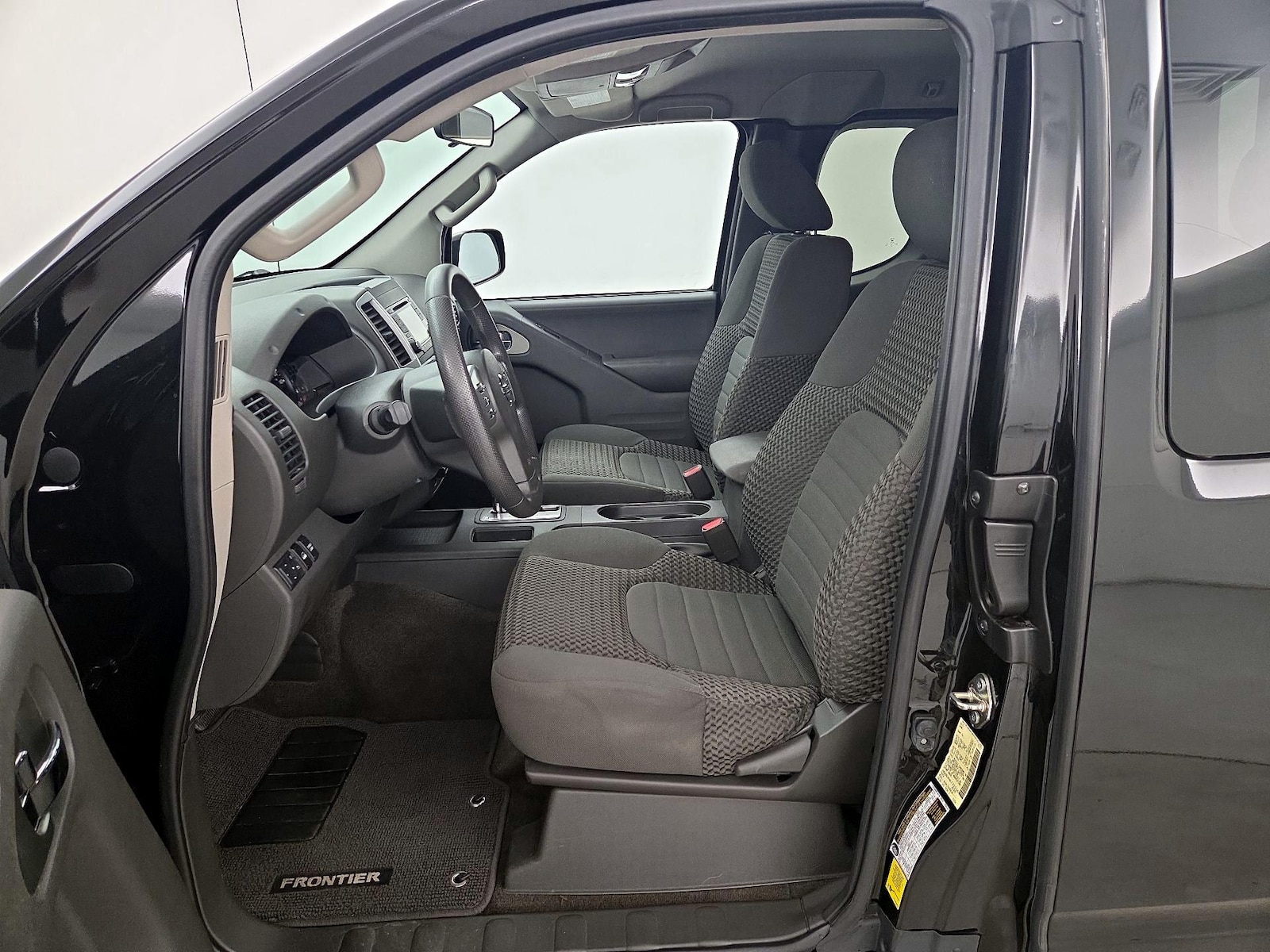 2017 Nissan Frontier SV - Photo 12