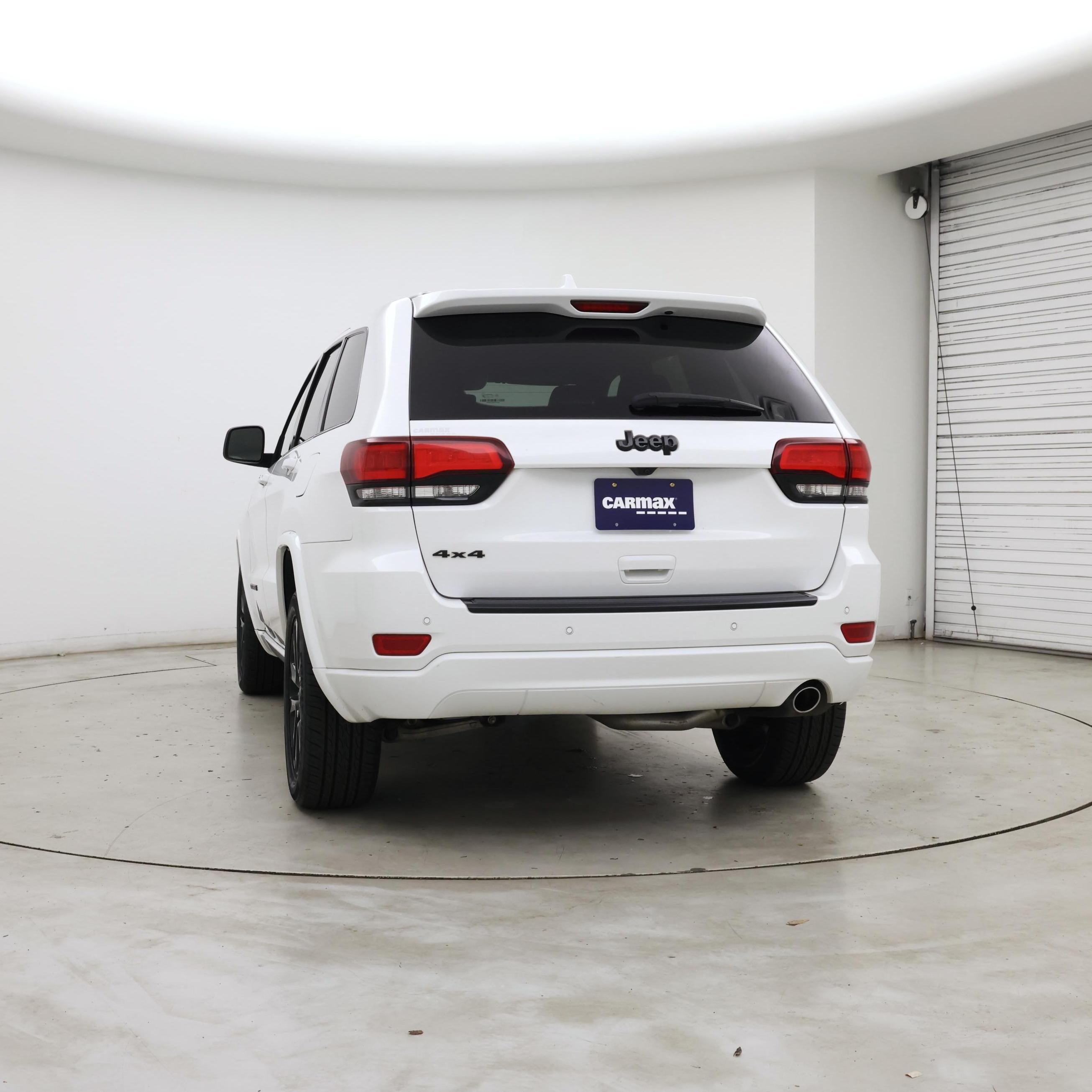 Thumbnail: 2017 Jeep Grand Cherokee - 3