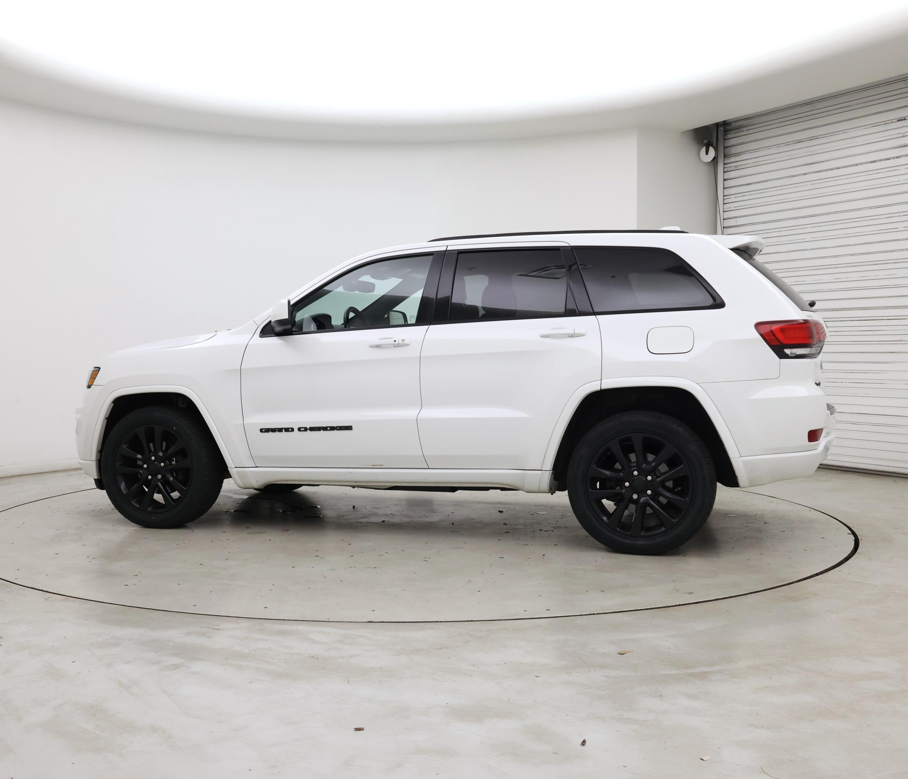 Thumbnail: 2017 Jeep Grand Cherokee - 4