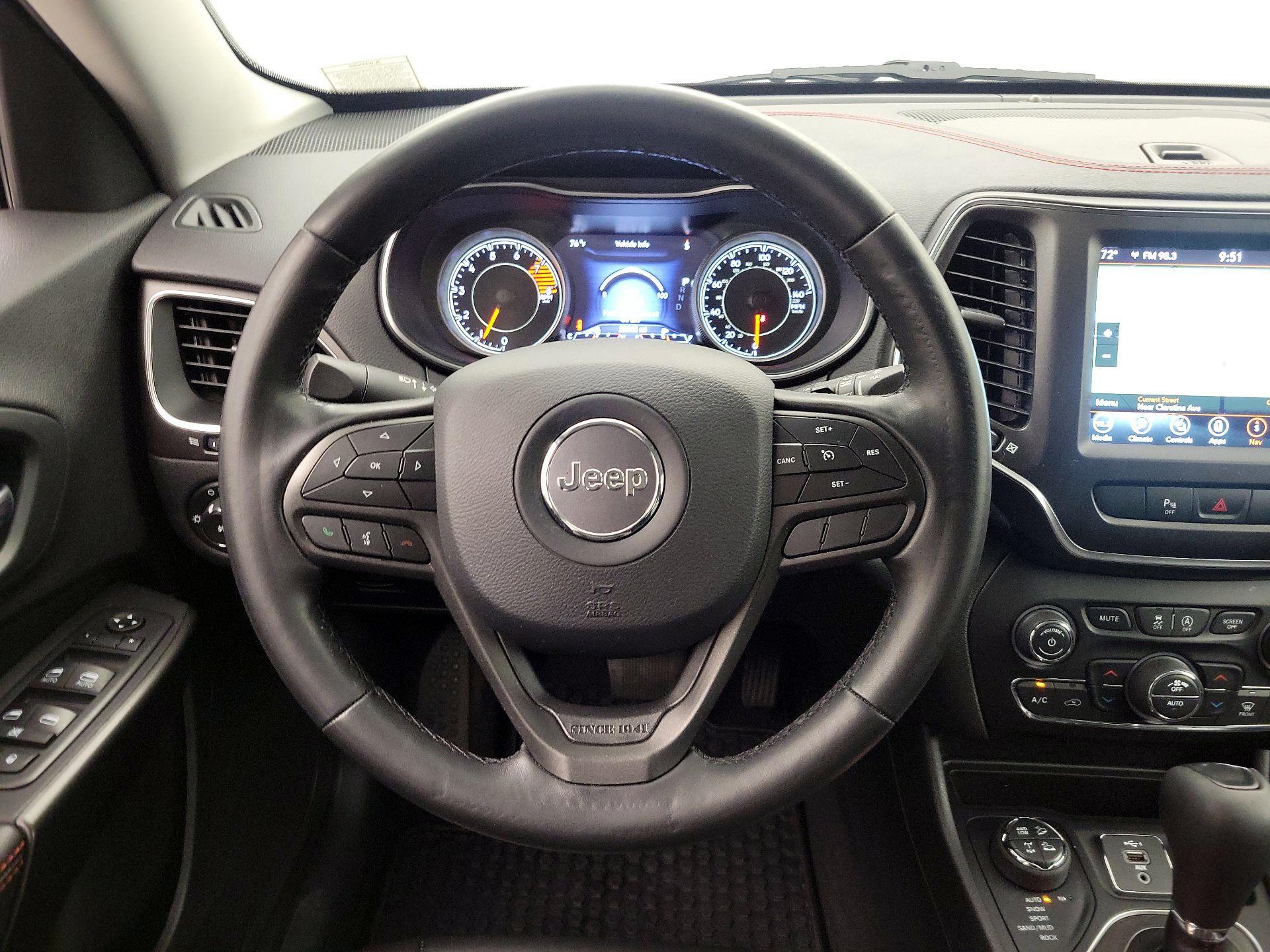 Thumbnail: 2020 Jeep Cherokee - 10